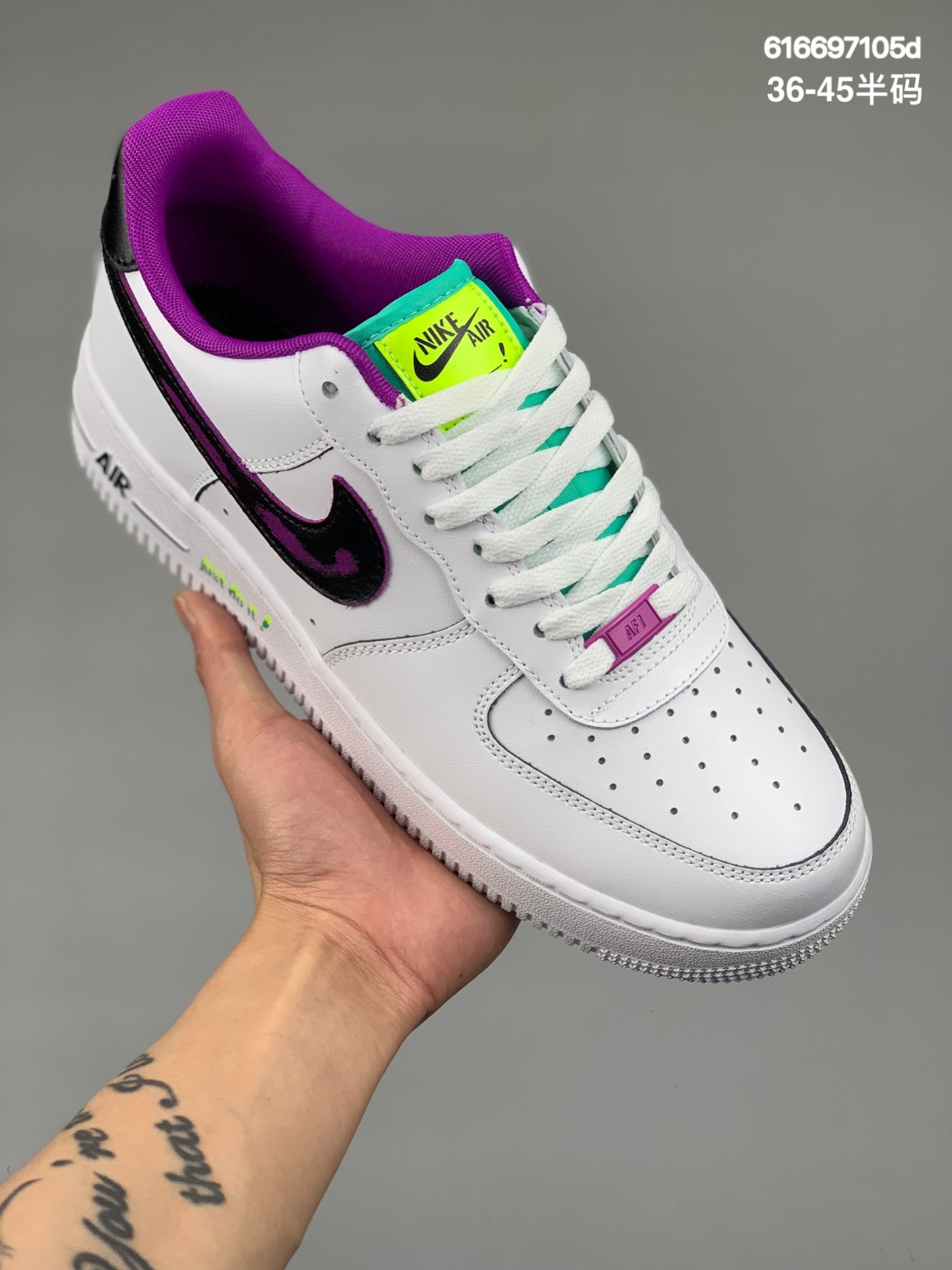 本地
公司级耐克Nike Air Force 1 Low  空军一号低帮百搭休闲运动板鞋。柔软、弹性十足的缓震性能和出色的中底设计，横跨复古与现代的外型结合，造就出风靡全球三十多年的Force 1。货号：DX3933-100Size：36 36.5 37.5 38 38.5 39 40 40.5 41 42 42.5 43 44 44.5 45编码：616697105d