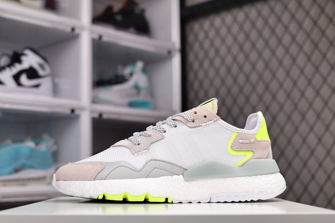 H0 官方银盒正确版本 Adidas Nite Jogger 2019 Boost 夜行者二代 复古跑鞋原厂材料 原厂大底 私家独模 网布拼接打造鞋面 极具复古风格鞋头及鞋跟点缀设计极为亮眼中底采用全掌 Boost 科技，厚度相当可观，脚感极佳