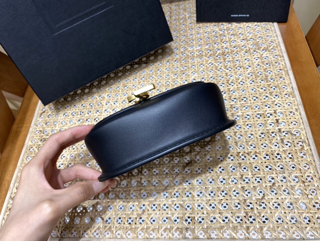 YSL 𝐊𝐚𝐢𝐚 𝐌𝐢𝐧𝐢 15CM 平纹马鞍包 623079黑色/金扣