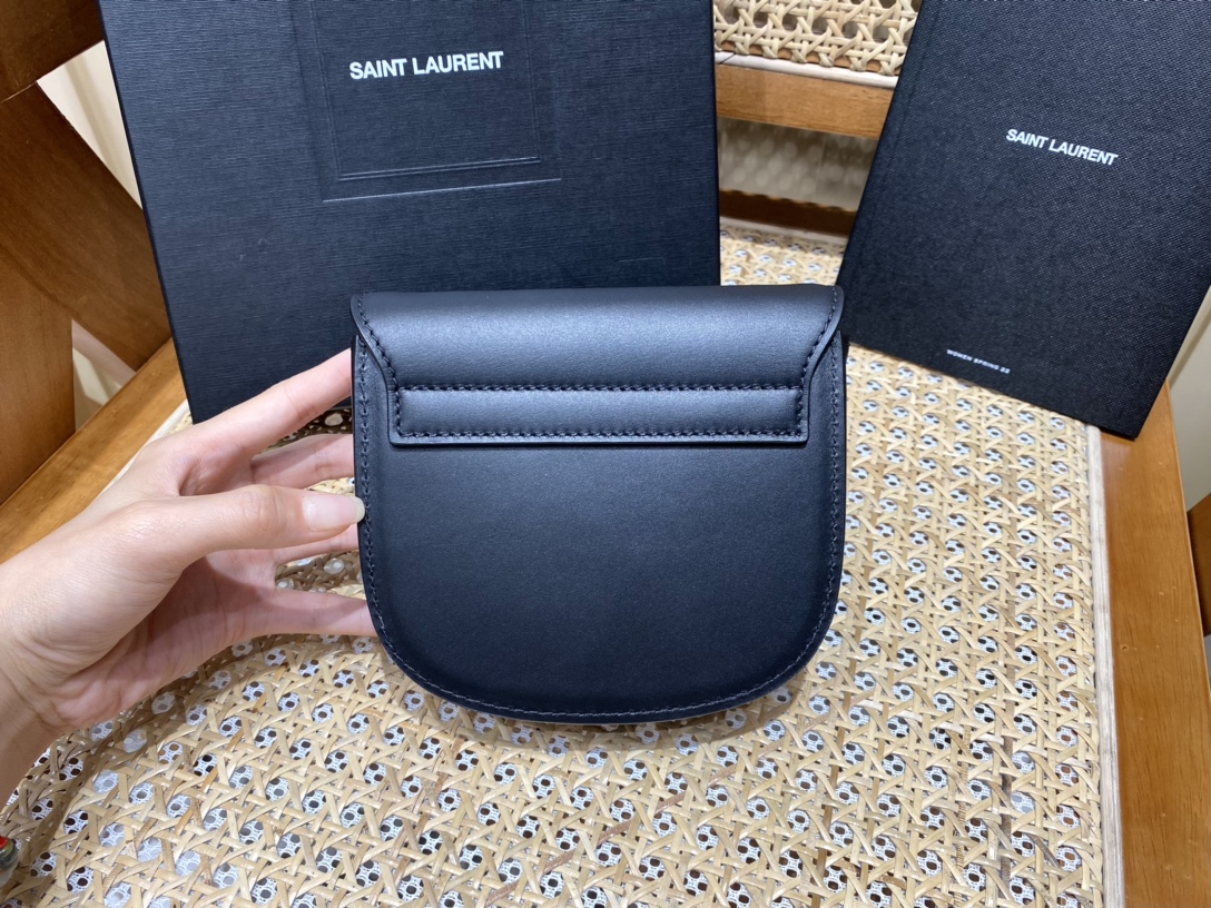 YSL 𝐊𝐚𝐢𝐚 𝐌𝐢𝐧𝐢 15CM 平纹马鞍包 623079黑色/金扣