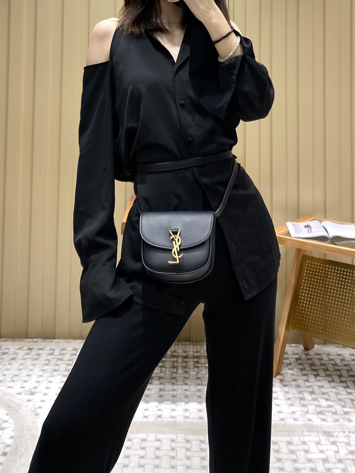 YSL ๐๐๐ข๐ ๐๐ข๐ง๐ข 15CM ๅนณ็บน้ฉฌ้ๅ
623079้ป่ฒ/้ๆฃ