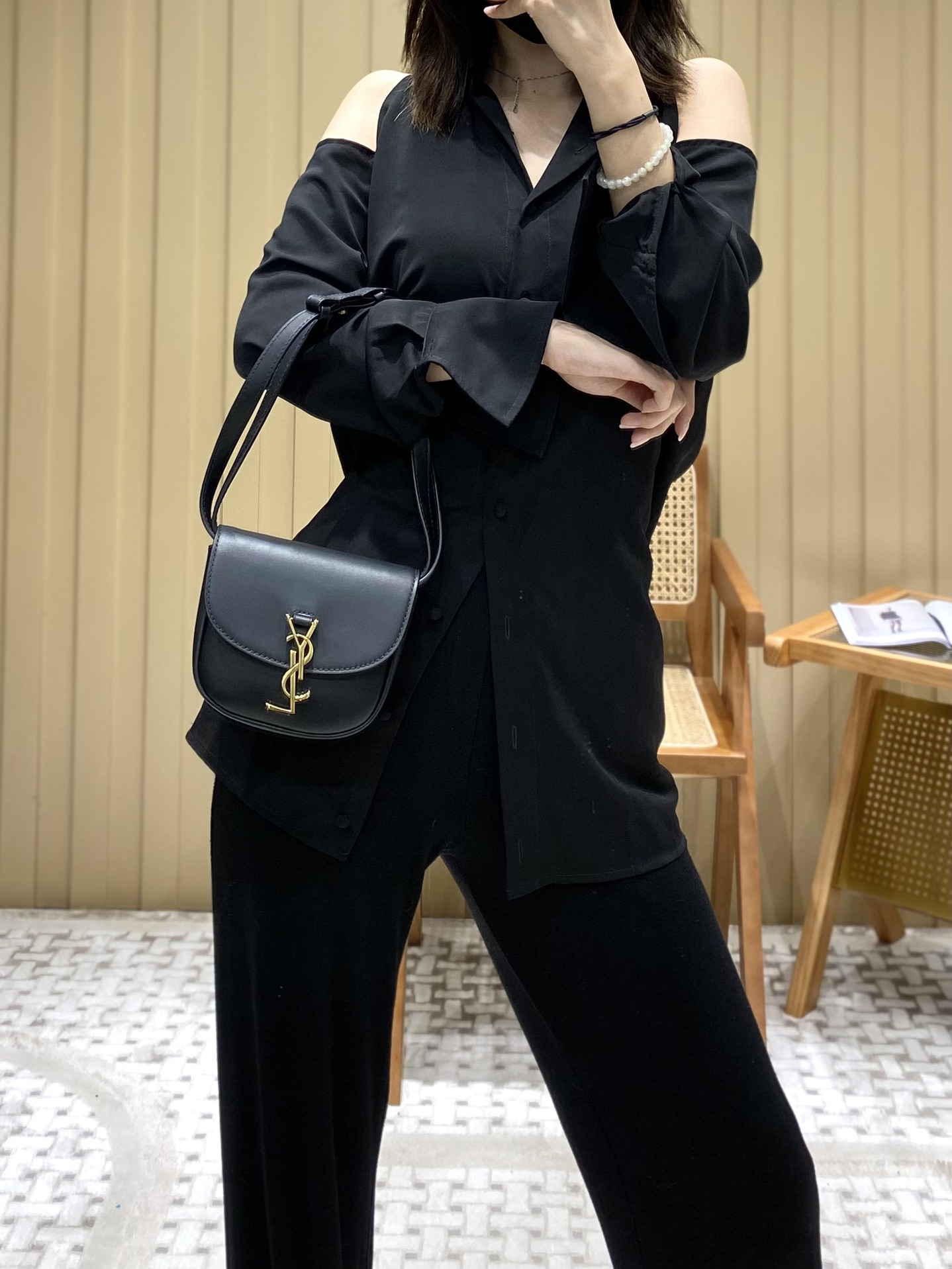 YSL ๐๐๐ข๐ ๐๐ข๐ง๐ข 15CM ๅนณ็บน้ฉฌ้ๅ
623079้ป่ฒ/้ๆฃ