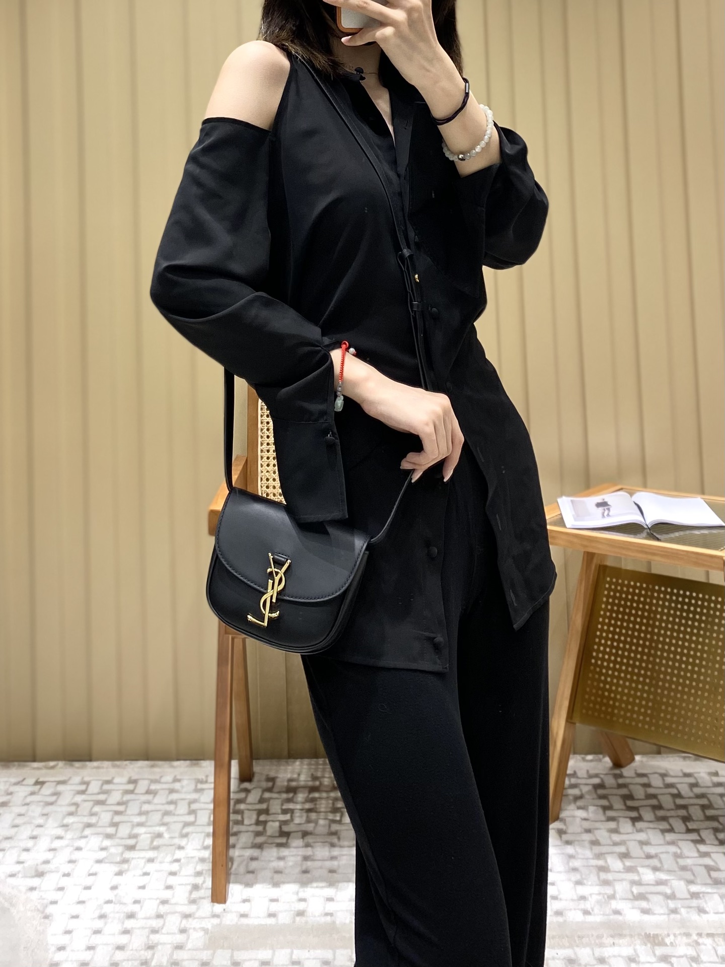YSL ๐๐๐ข๐ ๐๐ข๐ง๐ข 15CM ๅนณ็บน้ฉฌ้ๅ
623079้ป่ฒ/้ๆฃ