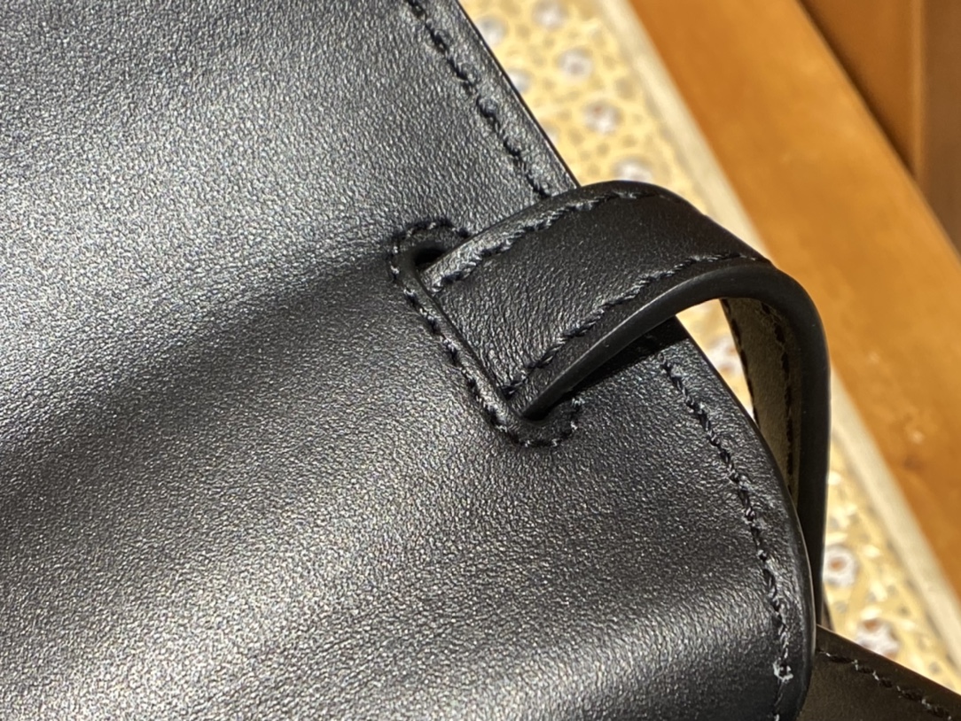 YSL ๐๐๐ข๐ ๐๐ฆ๐๐ฅ๐ฅ 18CM ๅนณ็บน้ฉฌ้ๅ
619740้ป่ฒ/้ๆฃ
