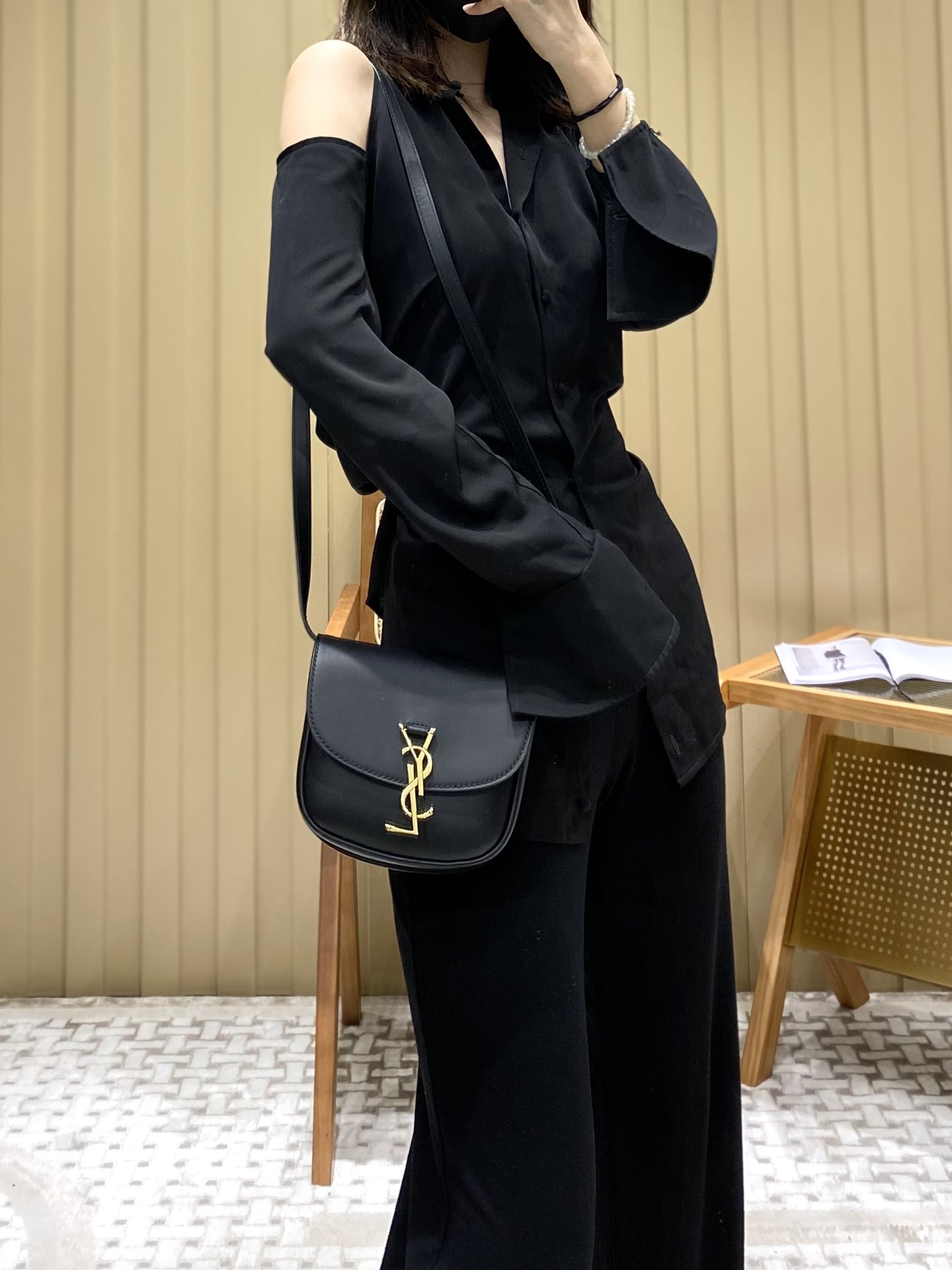 YSL ๐๐๐ข๐ ๐๐ฆ๐๐ฅ๐ฅ 18CM ๅนณ็บน้ฉฌ้ๅ
619740้ป่ฒ/้ๆฃ