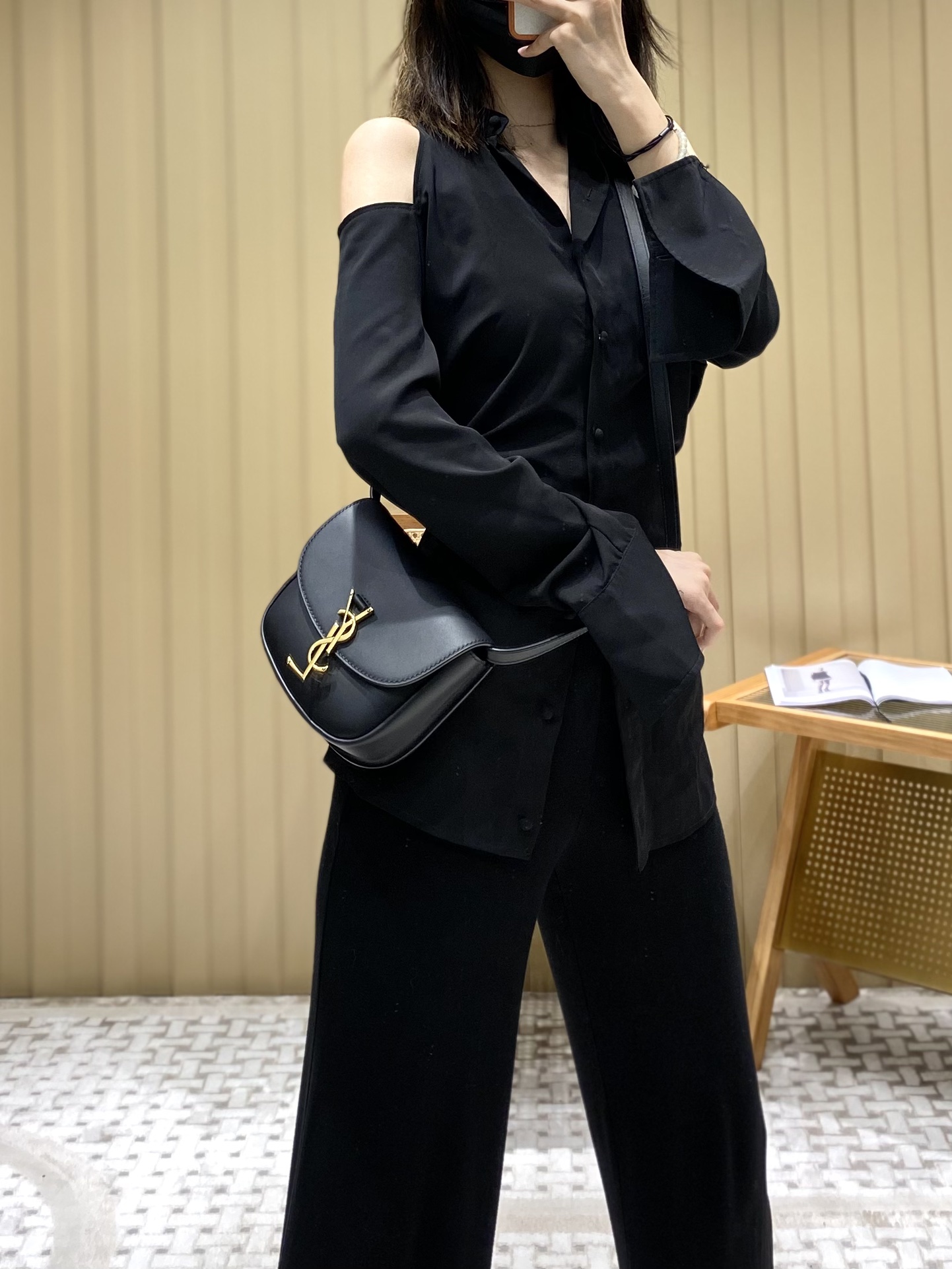 YSL ๐๐๐ข๐ ๐๐ฆ๐๐ฅ๐ฅ 18CM ๅนณ็บน้ฉฌ้ๅ
619740้ป่ฒ/้ๆฃ