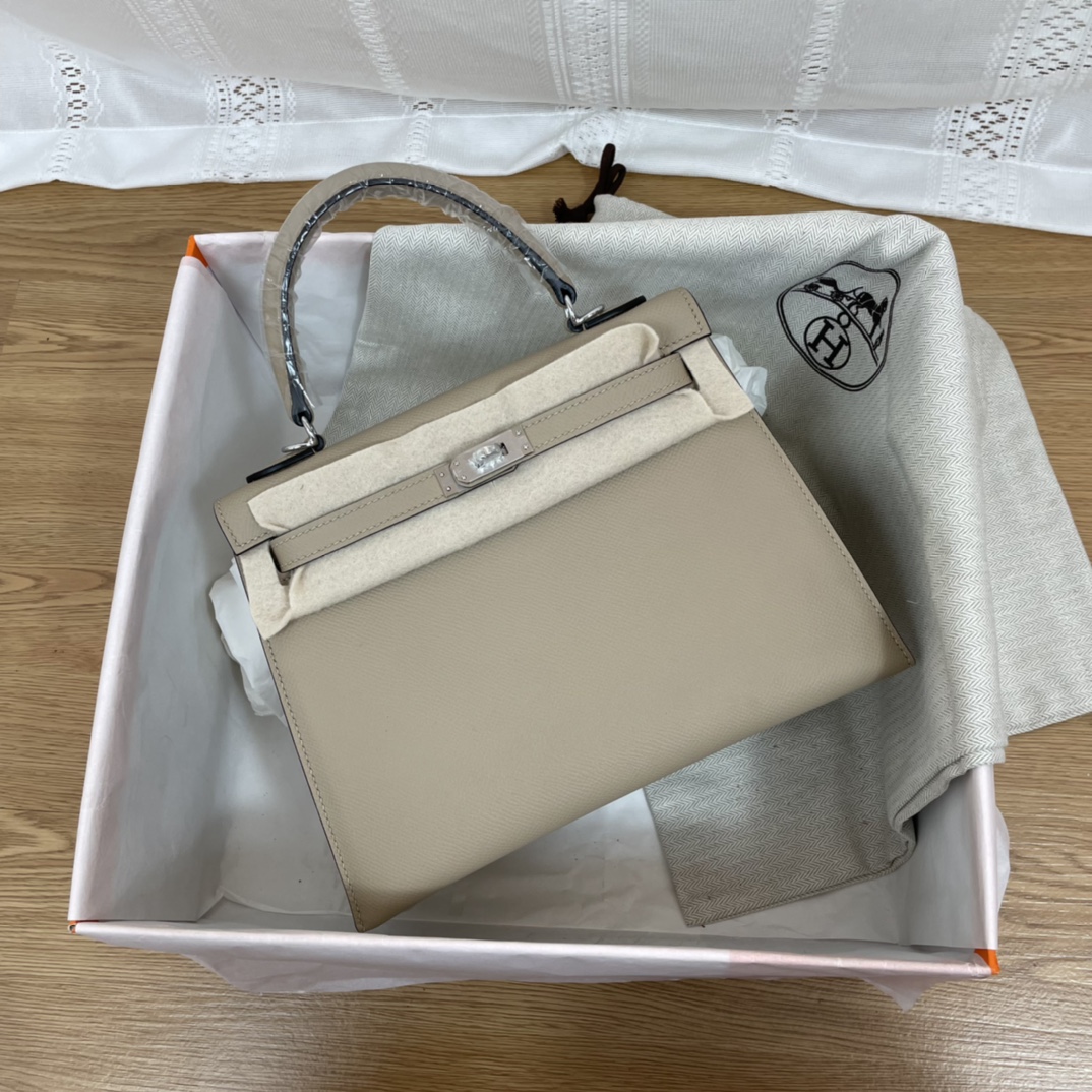NO:754095,KL25cm esom leather, beeswax thread hand-sewn, classic forever, size 25, e-leather is still the most popular, windbreaker gray gold and silver buckle in stock, Hermes, hermes, Hermes,19860909KL25cm esom皮 蜜蜡线手工缝制 经典永流传 25尺寸 还是e皮最受欢迎 风衣灰金银扣现货,爱马仕,hermes,Hermes,,Bag