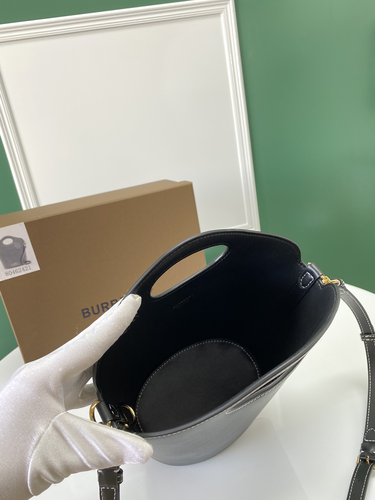 Burberry巴宝莉鞣制缉明线皮革水桶包