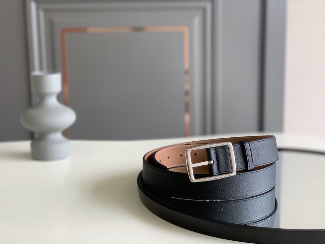 Fendi 五金做工精细 线条流畅 表面光滑 𝐙𝐏电镀工艺 香港通关【𝐇𝐀𝐀𝐒】 进口皮料