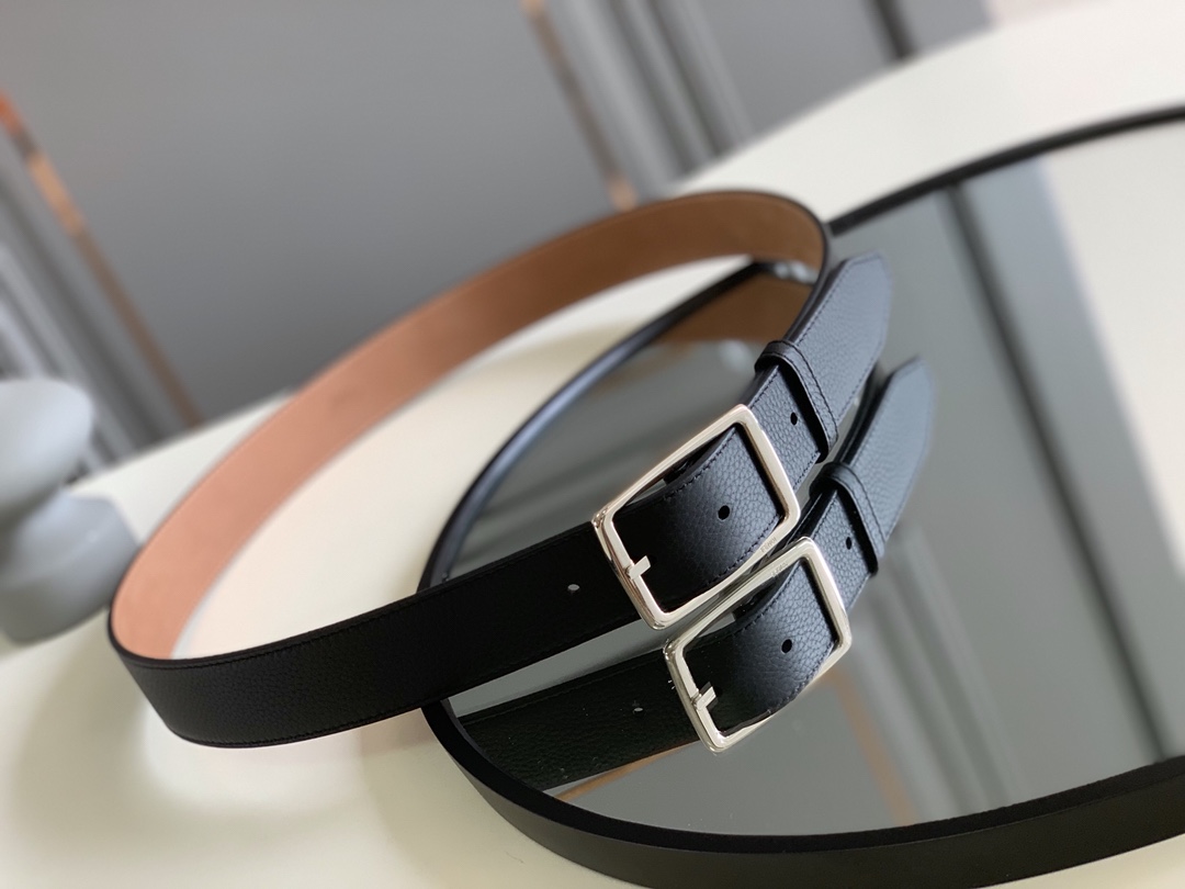 Fendi 五金做工精细 线条流畅 表面光滑 𝐙𝐏电镀工艺 香港通关【𝐇𝐀𝐀𝐒】 进口皮料