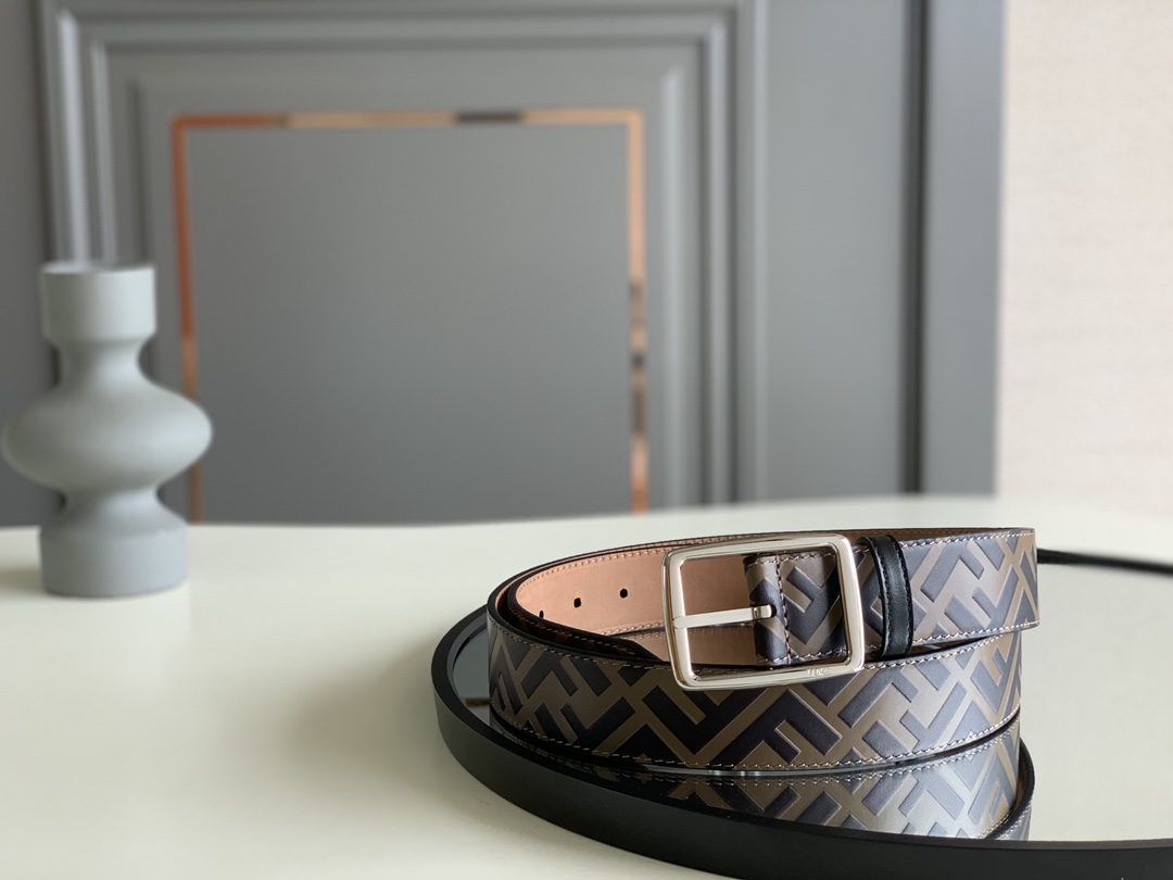 Fendi 五金做工精细 线条流畅 表面光滑 𝐙𝐏电镀工艺 香港通关【𝐇𝐀𝐀𝐒】 进口皮料