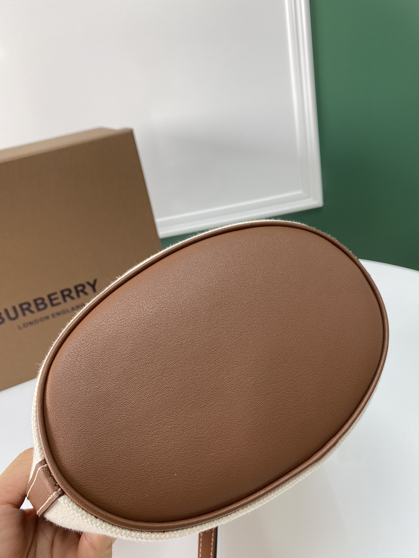 Burberry巴宝莉Bucket Pocket小号水桶包