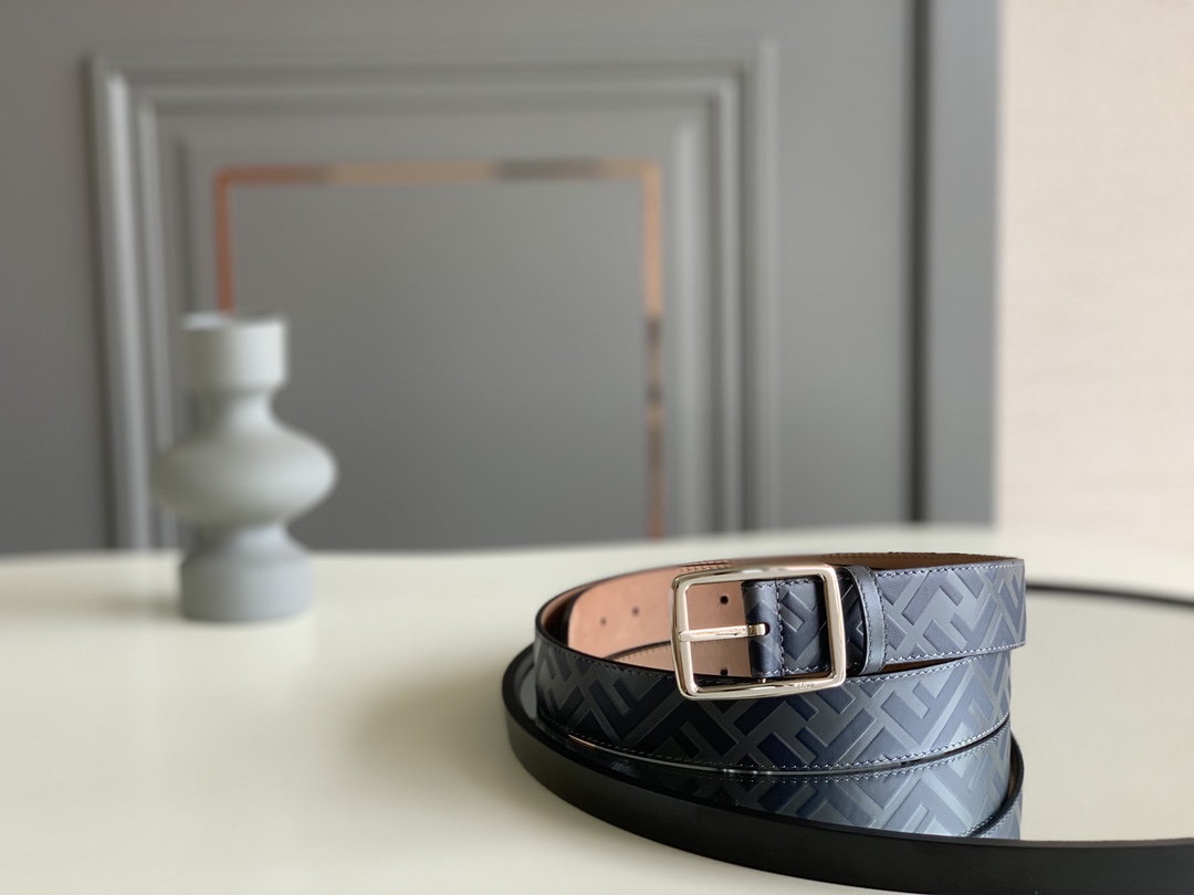 Fendi 五金做工精细 线条流畅 表面光滑 𝐙𝐏电镀工艺 香港通关【𝐇𝐀𝐀𝐒】 进口皮料