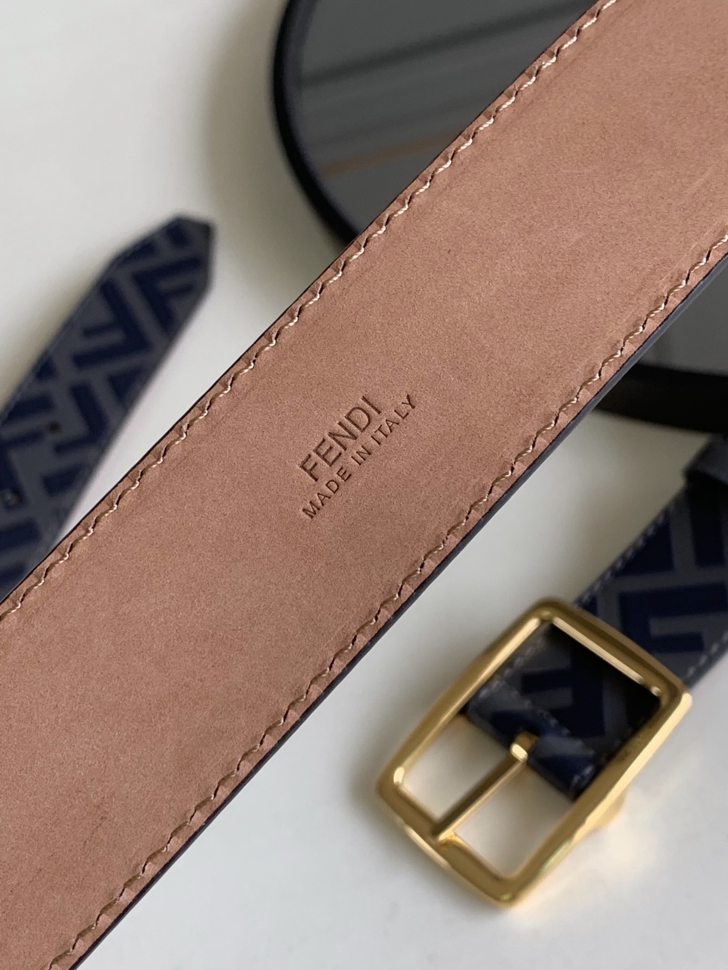 Fendi 五金做工精细 线条流畅 表面光滑 𝐙𝐏电镀工艺 香港通关【𝐇𝐀𝐀𝐒】 进口皮料