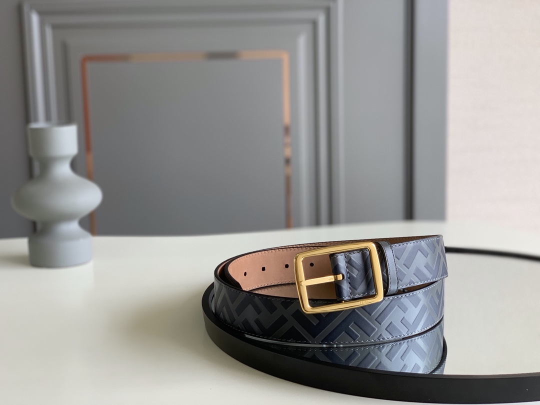 Fendi 五金做工精细 线条流畅 表面光滑 𝐙𝐏电镀工艺 香港通关【𝐇𝐀𝐀𝐒】 进口皮料