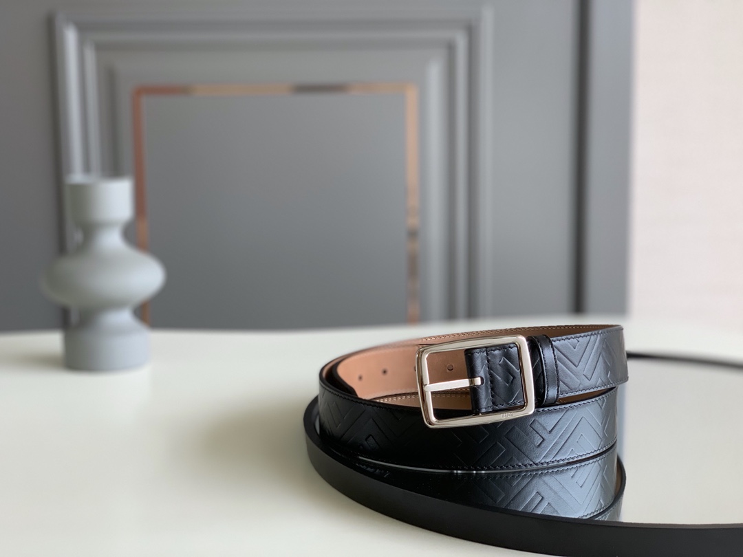 Fendi 五金做工精细 线条流畅 表面光滑 𝐙𝐏电镀工艺 香港通关【𝐇𝐀𝐀𝐒】 进口皮料