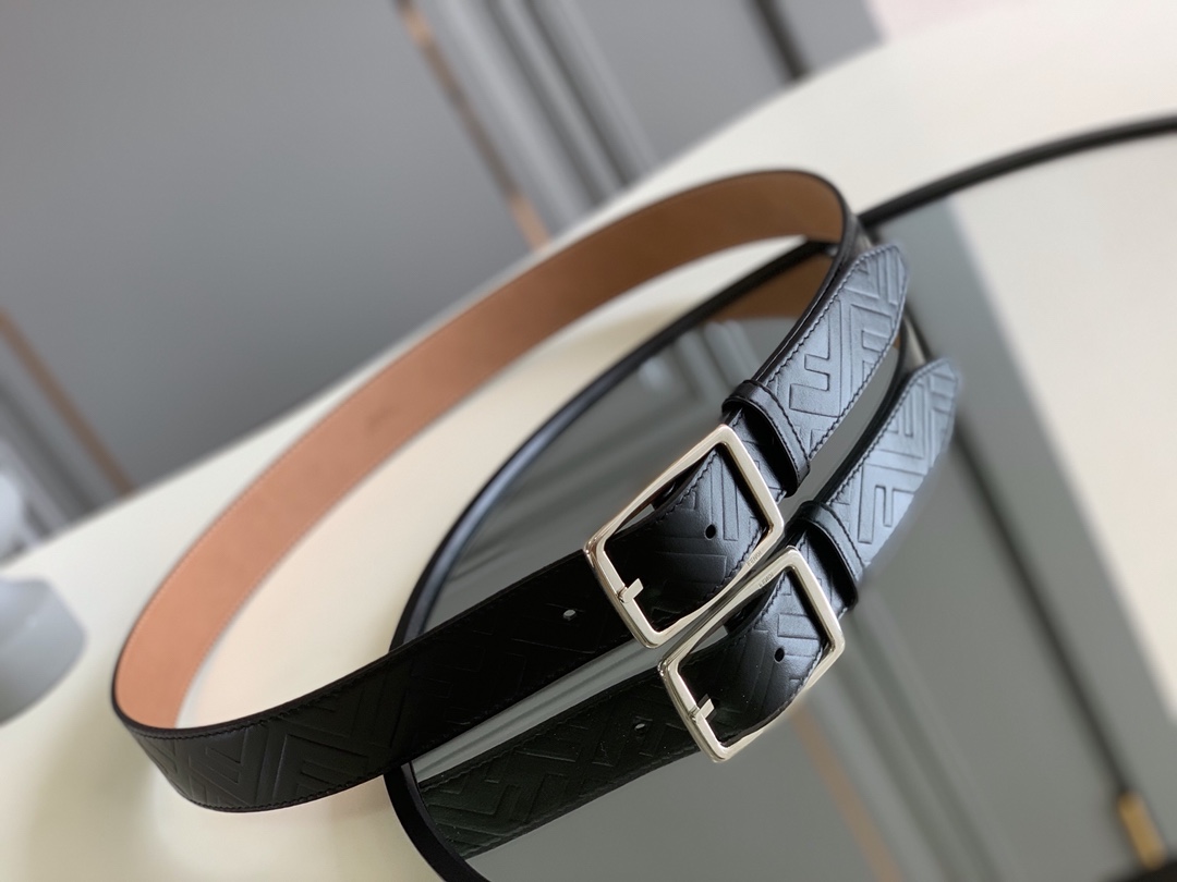 Fendi 五金做工精细 线条流畅 表面光滑 𝐙𝐏电镀工艺 香港通关【𝐇𝐀𝐀𝐒】 进口皮料