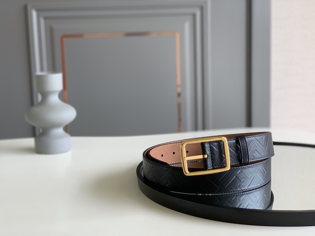 Fendi 五金做工精细 线条流畅 表面光滑 𝐙𝐏电镀工艺 香港通关【𝐇𝐀𝐀𝐒】 进口皮料