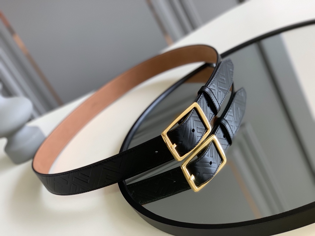 Fendi 五金做工精细 线条流畅 表面光滑 𝐙𝐏电镀工艺 香港通关【𝐇𝐀𝐀𝐒】 进口皮料