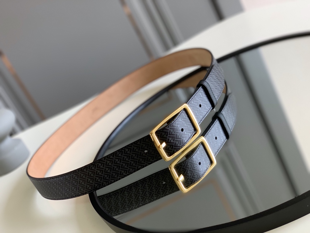 Fendi 五金做工精细 线条流畅 表面光滑 𝐙𝐏电镀工艺 香港通关【𝐇𝐀𝐀𝐒】 进口皮料