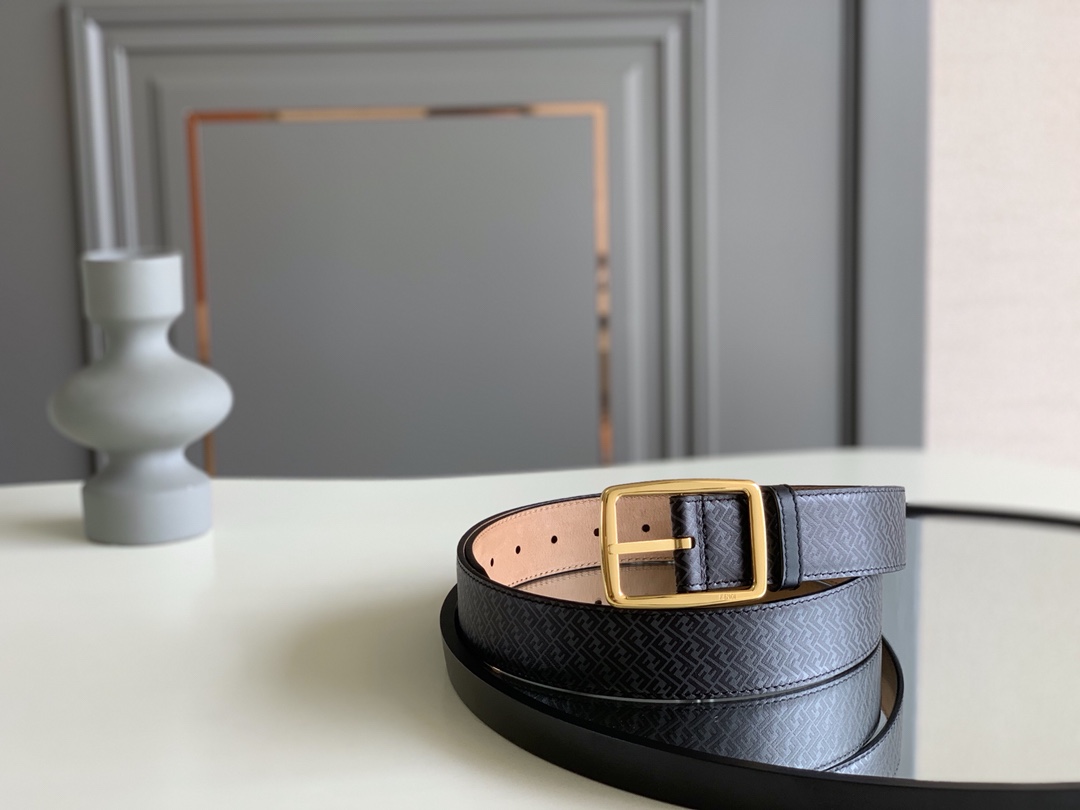 Fendi 五金做工精细 线条流畅 表面光滑 𝐙𝐏电镀工艺 香港通关【𝐇𝐀𝐀𝐒】 进口皮料