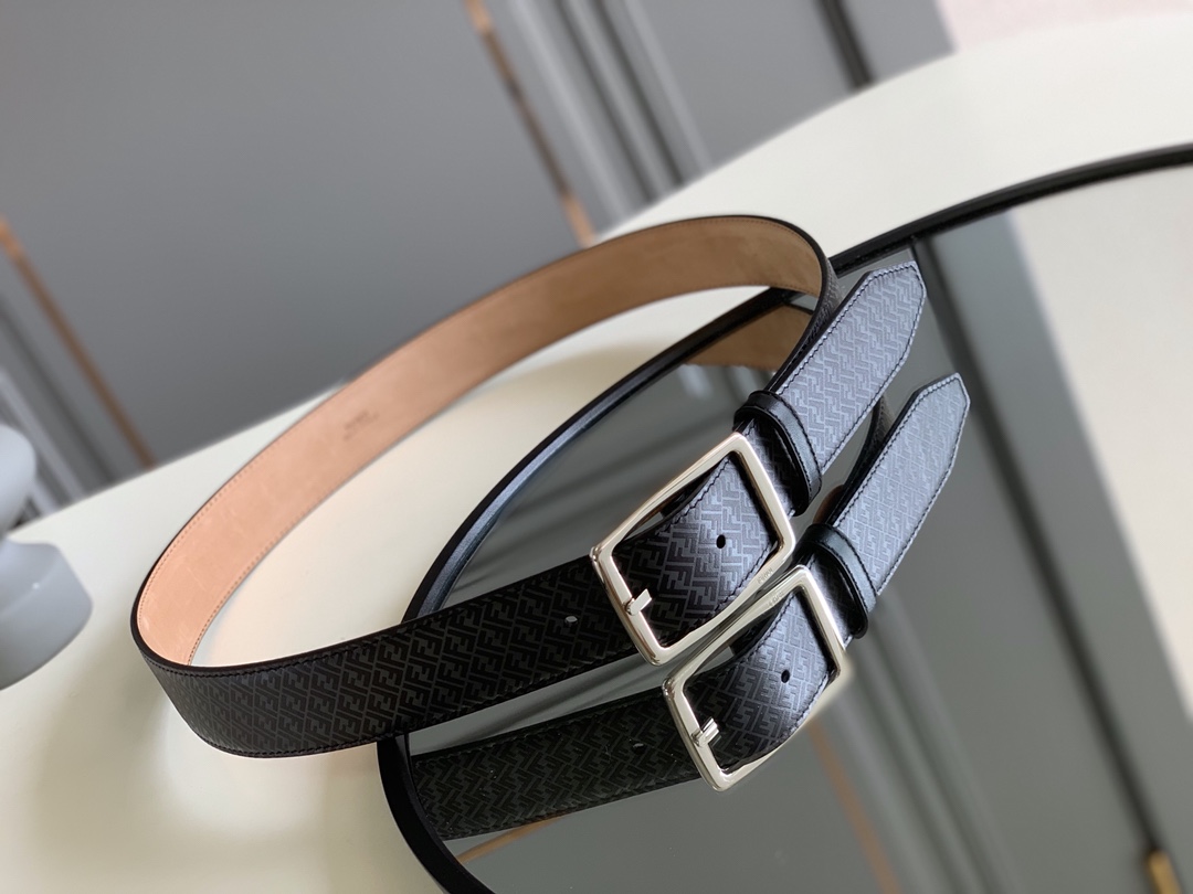 Fendi 五金做工精细 线条流畅 表面光滑 𝐙𝐏电镀工艺 香港通关【𝐇𝐀𝐀𝐒】 进口皮料