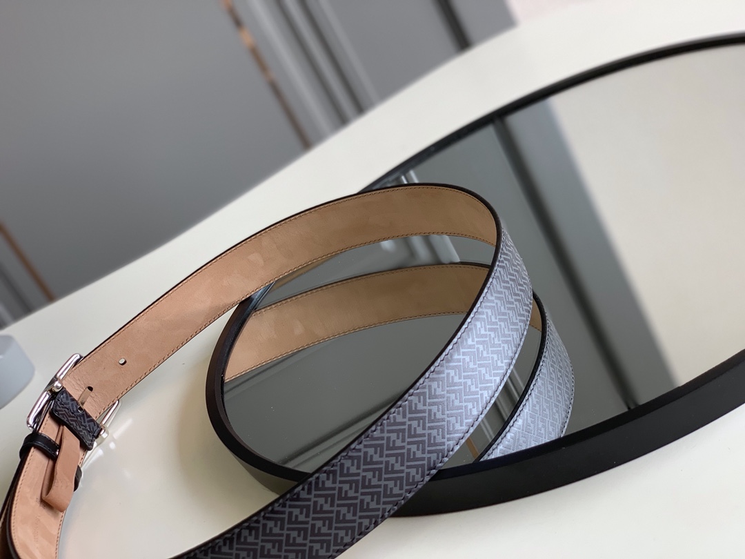 Fendi 五金做工精细 线条流畅 表面光滑 𝐙𝐏电镀工艺 香港通关【𝐇𝐀𝐀𝐒】 进口皮料