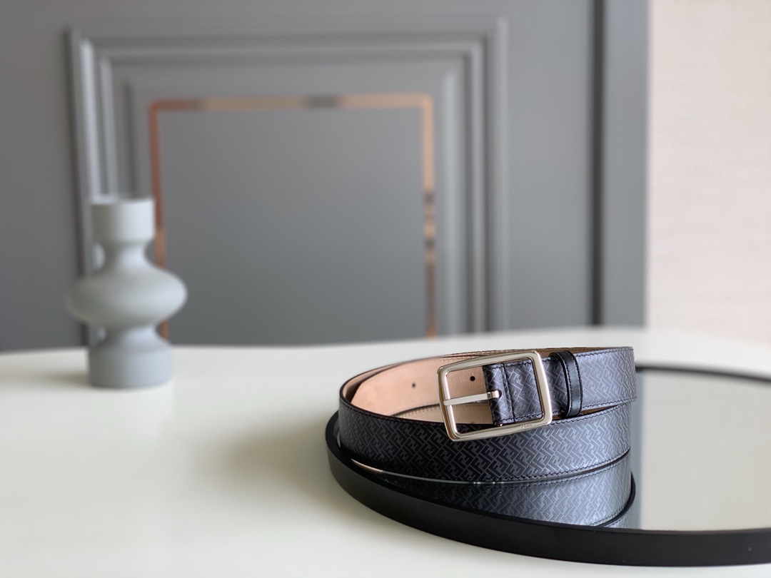 Fendi 五金做工精细 线条流畅 表面光滑 𝐙𝐏电镀工艺 香港通关【𝐇𝐀𝐀𝐒】 进口皮料