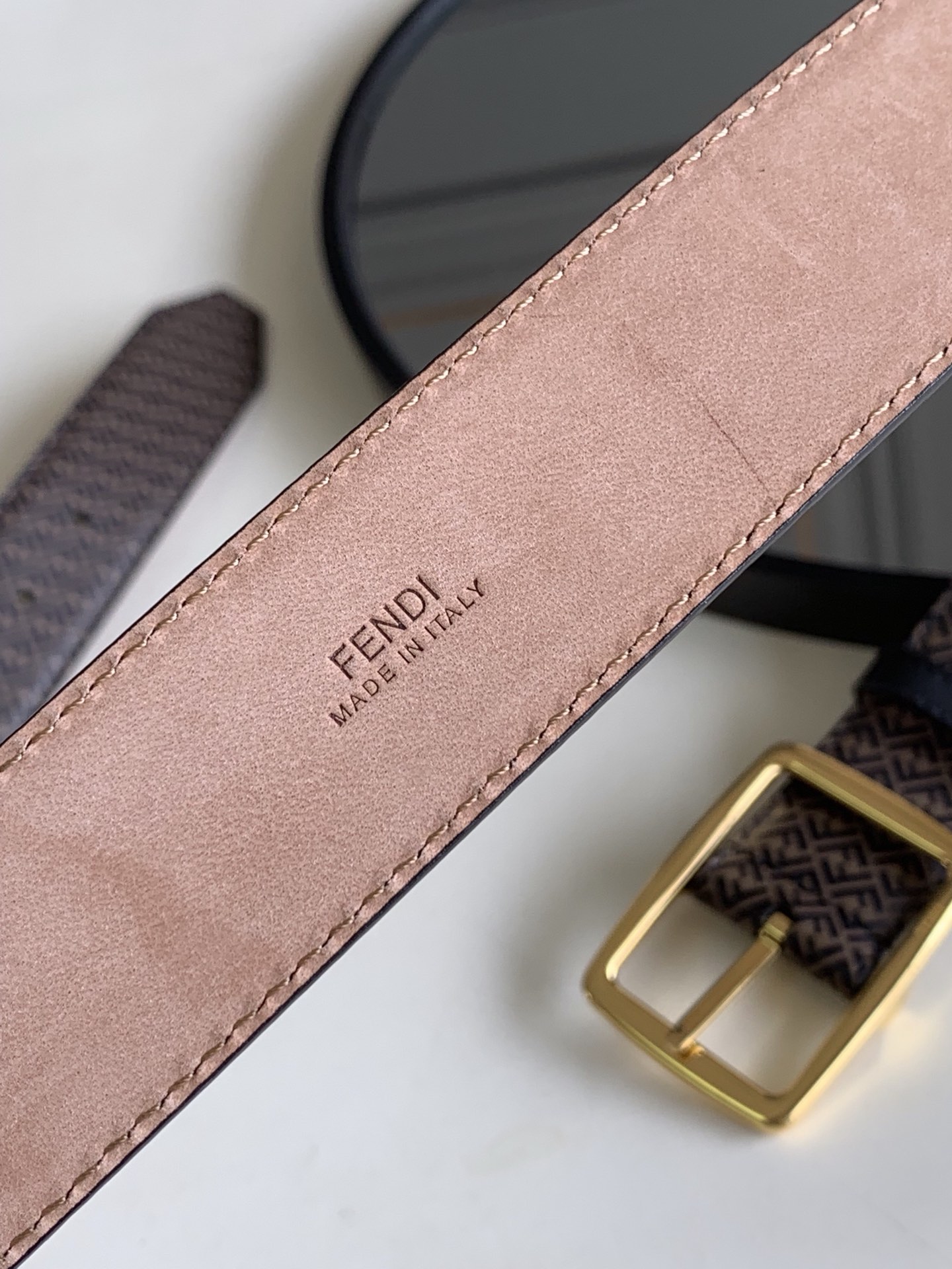 Fendi 五金做工精细 线条流畅 表面光滑 𝐙𝐏电镀工艺 香港通关【𝐇𝐀𝐀𝐒】 进口皮料