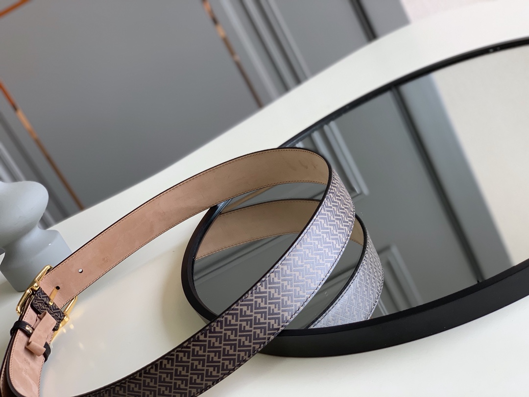 Fendi 五金做工精细 线条流畅 表面光滑 𝐙𝐏电镀工艺 香港通关【𝐇𝐀𝐀𝐒】 进口皮料