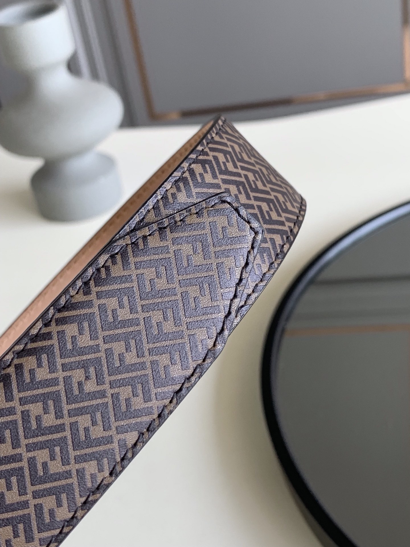 Fendi 五金做工精细 线条流畅 表面光滑 𝐙𝐏电镀工艺 香港通关【𝐇𝐀𝐀𝐒】 进口皮料
