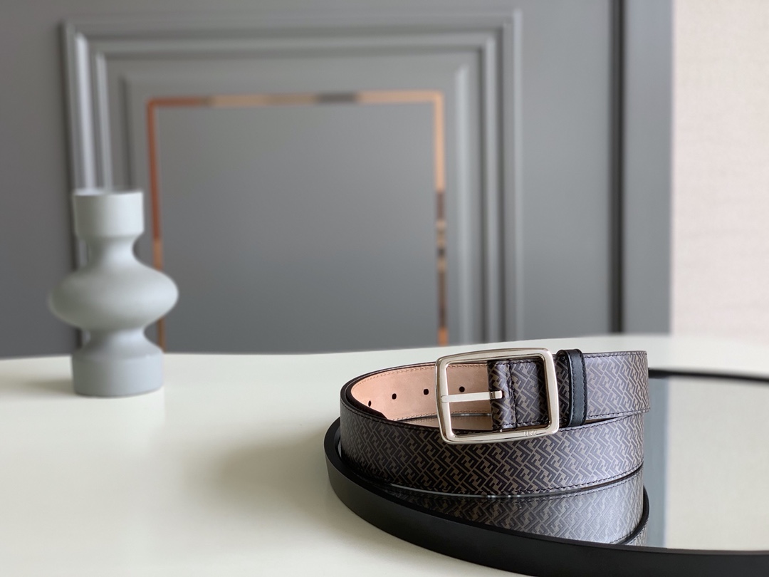 Fendi 五金做工精细 线条流畅 表面光滑 𝐙𝐏电镀工艺 香港通关【𝐇𝐀𝐀𝐒】 进口皮料
