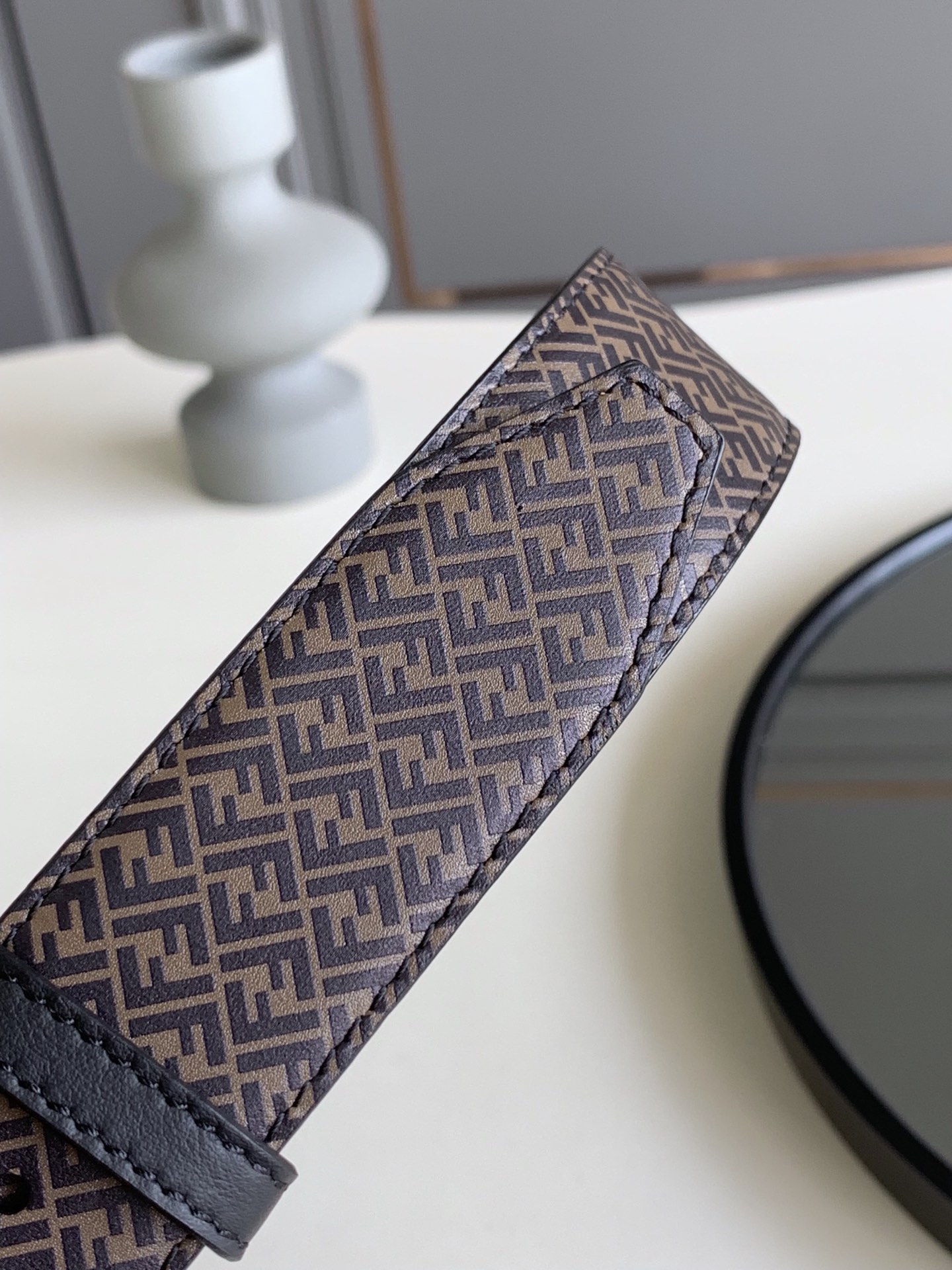 Fendi 五金做工精细 线条流畅 表面光滑 𝐙𝐏电镀工艺 香港通关【𝐇𝐀𝐀𝐒】 进口皮料