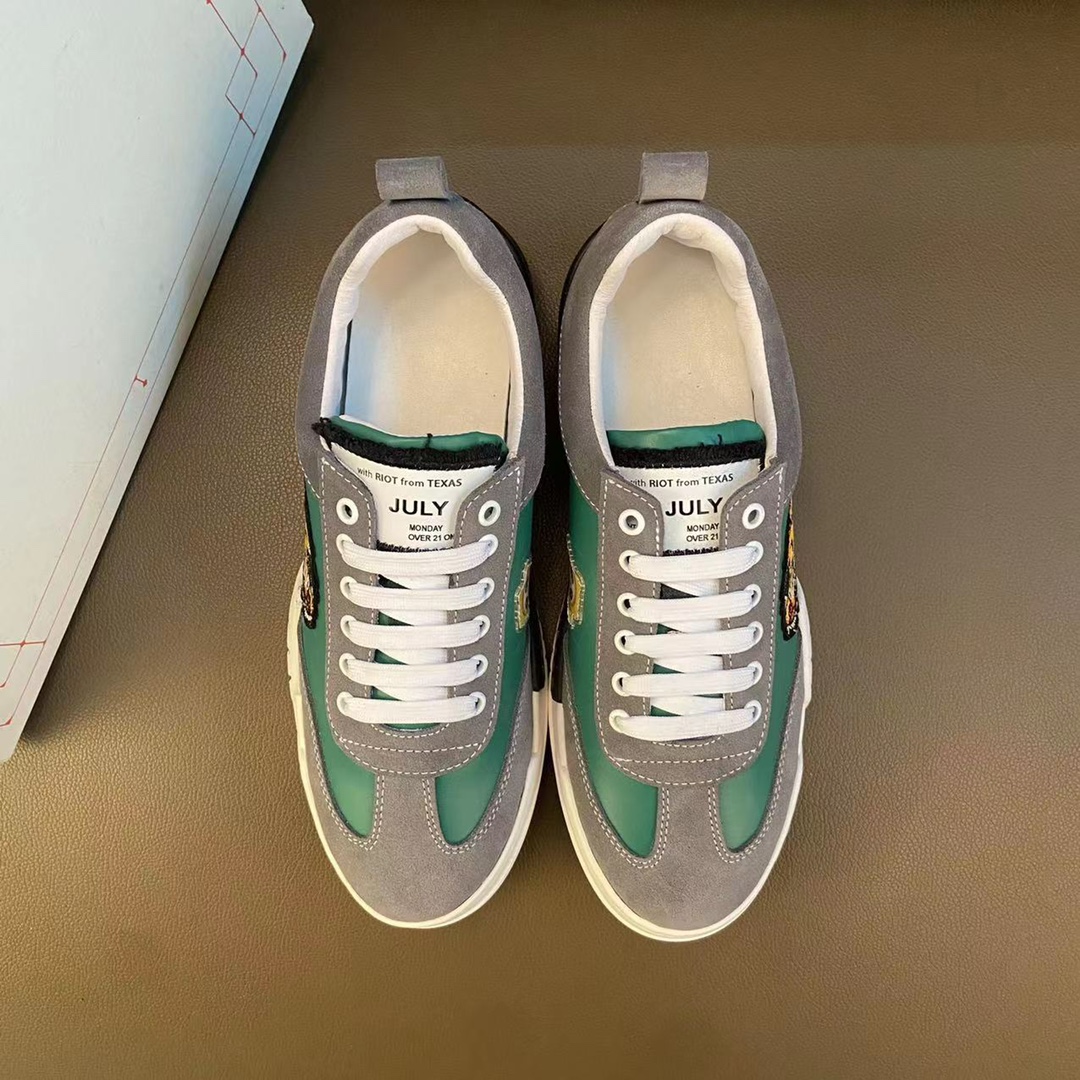 I5  高品质😍 欧美大师设计简洁高档大气，专柜品质值得信赖，面料进口顶级牛皮 。😍 羊皮内里🐑 做工精细，专柜原版大底，上脚舒适百搭，潮男乐福专属定制，小 麦昆 Alexander McQueen  适合司机户外行车🚗 休闲鞋系列之首 男鞋