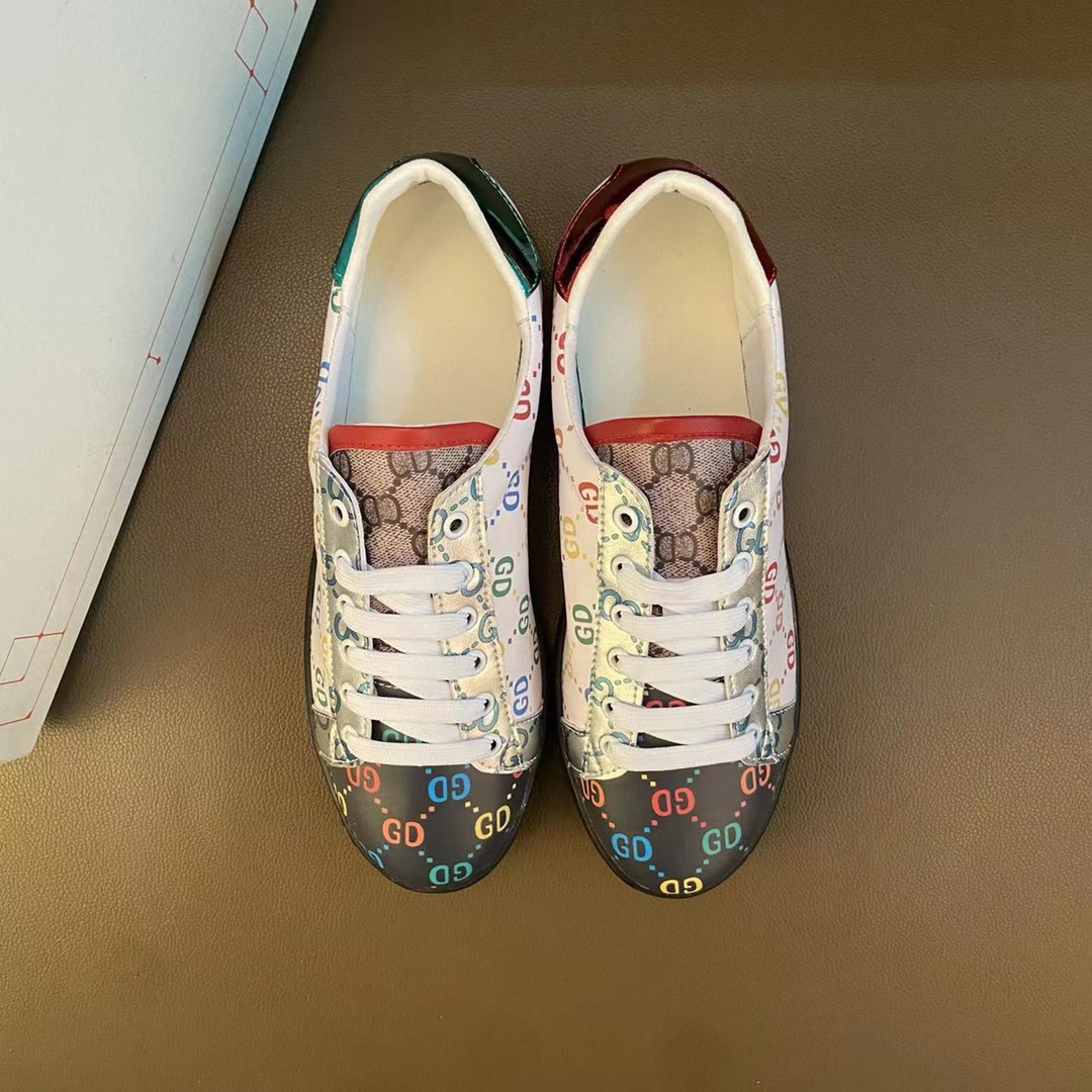 I5  高品质😍 欧美大师设计简洁高档大气，专柜品质值得信赖，面料进口顶级牛皮 。😍 羊皮内里🐑 做工精细，专柜原版大底，上脚舒适百搭，潮男乐福专属定制，小 麦昆 Alexander McQueen  适合司机户外行车🚗 休闲鞋系列之首 男鞋