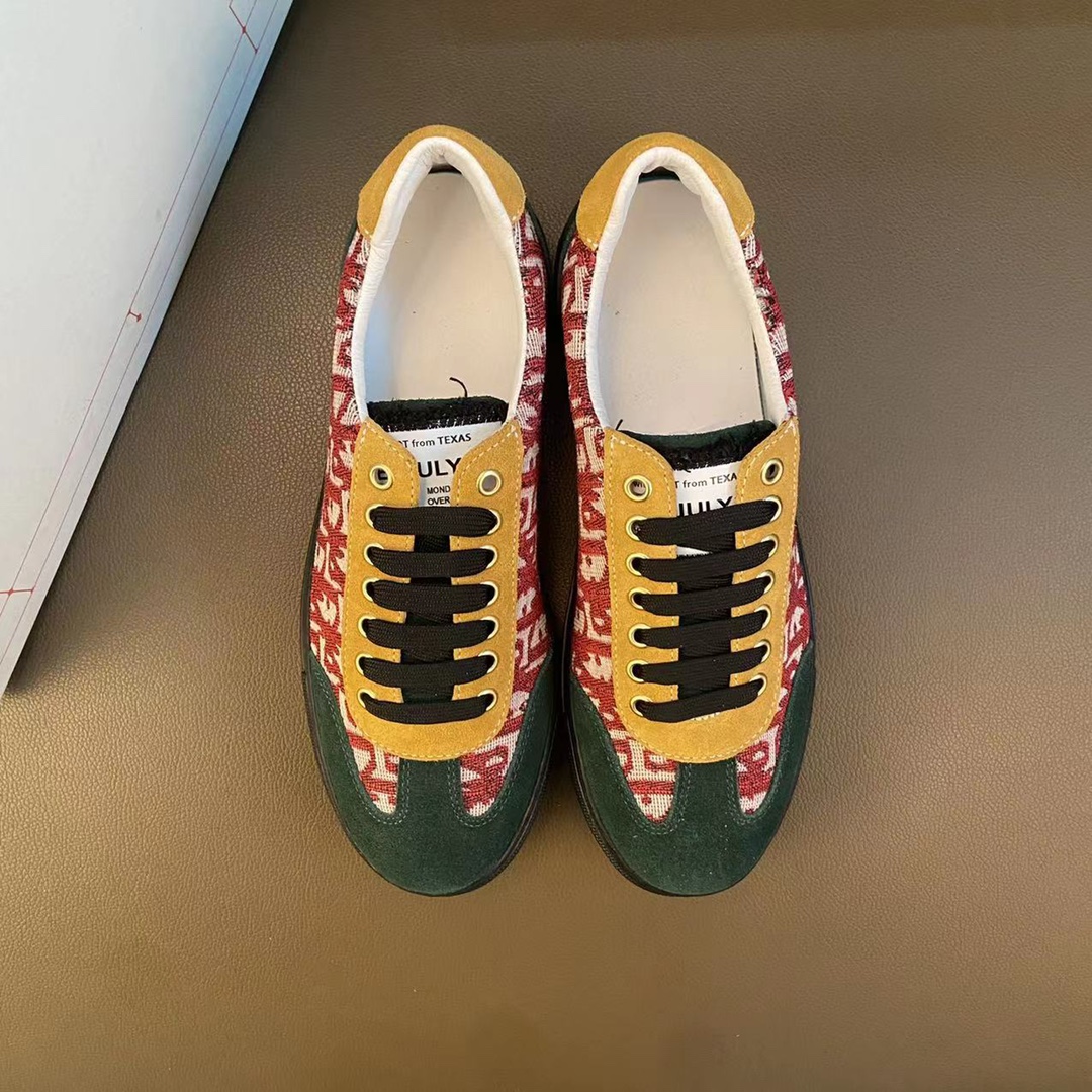 I5  高品质😍 欧美大师设计简洁高档大气，专柜品质值得信赖，面料进口顶级牛皮 。😍 羊皮内里🐑 做工精细，专柜原版大底，上脚舒适百搭，潮男乐福专属定制，小 麦昆 Alexander McQueen  适合司机户外行车🚗 休闲鞋系列之首 男鞋