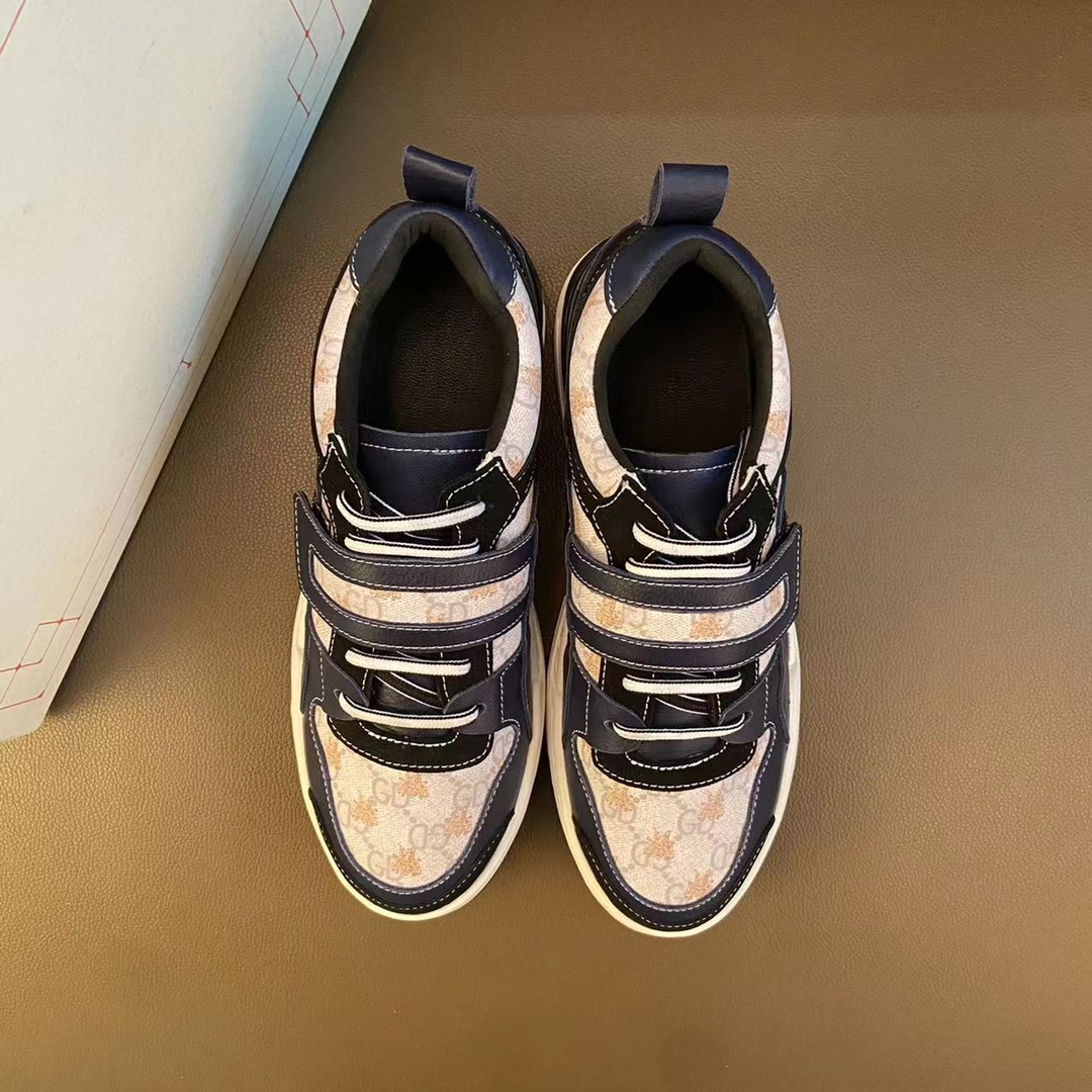 I5  高品质😍 欧美大师设计简洁高档大气，专柜品质值得信赖，面料进口顶级牛皮 。😍 羊皮内里🐑 做工精细，专柜原版大底，上脚舒适百搭，潮男乐福专属定制，小 麦昆 Alexander McQueen  适合司机户外行车🚗 休闲鞋系列之首 男鞋