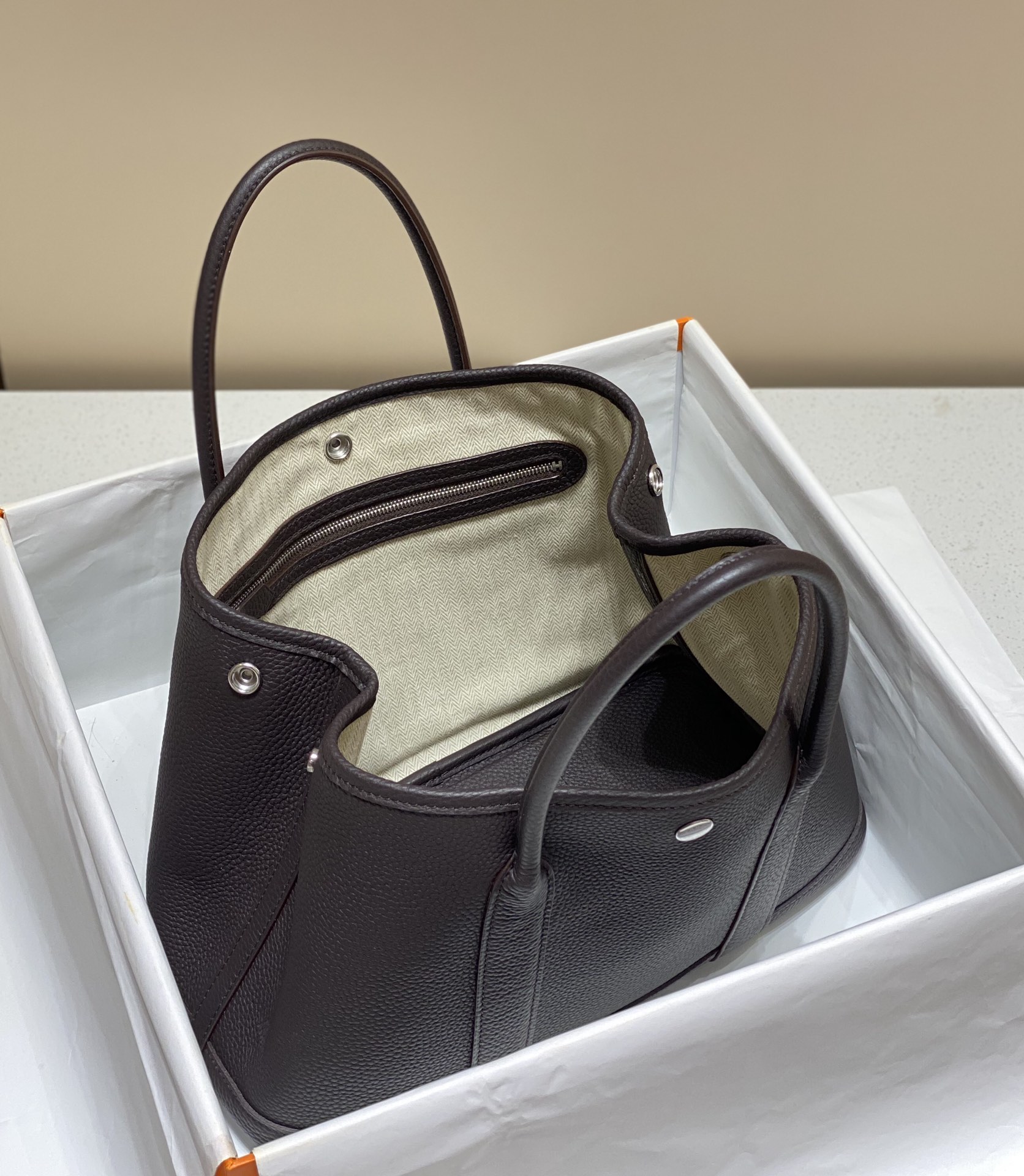 Hermès Garden Party 30: Ebony Leather Tote Bag with Secure Snap Closure 8 i1655455910 1413 7