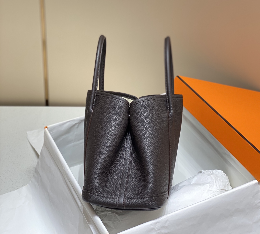 Hermès Garden Party 30: Ebony Leather Tote Bag with Secure Snap Closure 3 i1655455910 1917 2