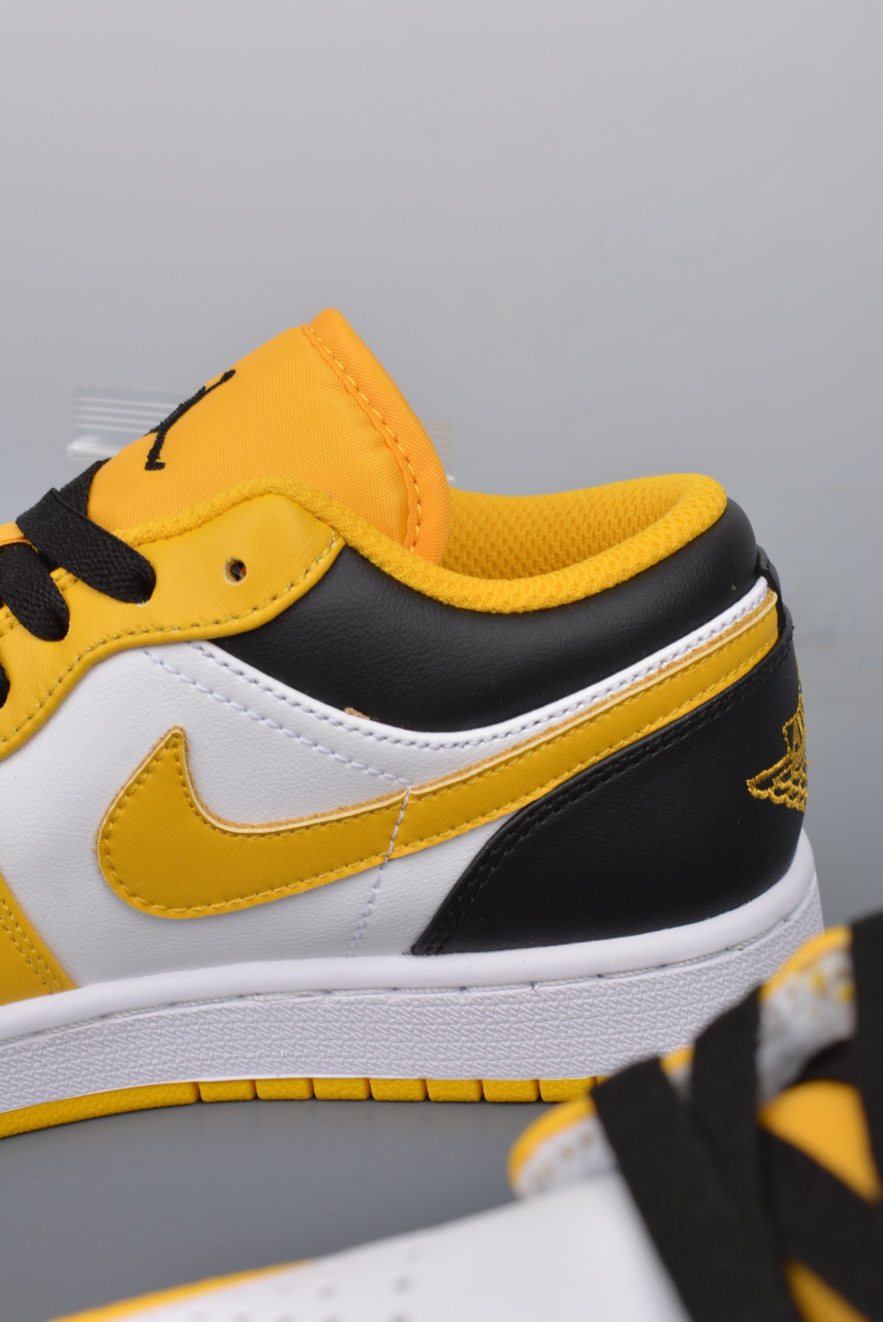 💰公司级200 💰纯原240
Air Jordan 1 Low 市面唯一头层
AJ1乔1低帮休闲板鞋 同步官方配色
市场唯一独家头层皮打造 原鞋原档案开发
原厂皮料 原档冲孔鞋头 正确满胶鞋垫 四线拉帮 原厂织唛标 鞋舌高弹海绵填充。
官方货号:553560 701B
Size:35.5 36 36.5 37.5 38 38.5 39 40 40.5 41 42 42.5 43 44 44.5 45 46
耐克 阿迪达斯 三叶草 椰子350 v2 sb dunk 古驰脏脏鞋 麦昆 匡威1970s 万斯 vans 范斯 新百伦 乔丹 air jordan asics亚瑟士 斯凯奇 斐乐 彪马 锐步 mlb fila 鬼冢虎 莆田鞋 板鞋 樱花粉 af1 高帮 纯白 复古 满天星 解构 鞋盾 小麦色 蓝粉 马卡龙 低帮 独角兽 鸳鸯 联名 童鞋 冰淇淋 骨白冰蓝 白蓝 黑色 小白鞋 电玩像素 黑白 涂鸦 镭射 雾霾 白色 diy 1970s 夜光 大童 泼墨 中帮 黑武士 洛克公园 魔术贴 情侣 经典 四钩 奶咖色 刮刮乐 白丝绸 白银 3m 反光 白绿夜光 白橙双钩 小雏菊 权志龙 白绿橙 off white 飞线 金钩 冰块 小银钩 笑脸 缝线 剪纸 纯黑 蓝丝绸 情人节限定 白金 蓝白 354 黑曜石 熊猫 像素 冰蓝 四小勾 水晶底 寿桃 洞洞鞋 彩虹像素 灰色 air force 1 黑色 拖鞋 aj4 aj35 aj11 篮球鞋 莆田 aj3 aj6 aj13 aj7 童鞋 儿童鞋 aj312 aj36 黑白奥利奥 传奇蓝 aj32 限量版 飞人拖鞋 康扣 熊猫 北卡蓝 low 白水泥 藤原浩 aj34郭艾伦 影子灰 蒂芙尼绿 aj10 倒钩 aj9 冰雪奇缘 黑曜石 aj31 aj270 球鞋 大魔王 冰激凌 樱木花道 热熔岩 迪奥联名 胭脂红 凉鞋 aj15 满天星 水泥灰 芝加哥 鸳鸯 aj28 情侣 aj28 樱花粉 电玩像素 北卡蓝 小迪奥 粉色 樱花粉 电玩像素 烟灰 变色龙 兵马俑 大巴黎 aj16 兔八哥 马卡龙 大学蓝 aj30 黑水泥 白蛇 叶绿素 火影 白水泥 情人节限定 粉蛇 黑红 球鞋gtcut kobe球鞋 zoom kobe 500黑武士 2022r nike星空 gt球鞋 zoom跑鞋 纽巴伦990 nikecourt女鞋 zoom aj1 nb827 斐乐hike nike青花瓷 aj镭射 科6 next跑鞋 宇航员2.0 小白鞋 男鞋 运动鞋 斯凯奇 斐乐 板鞋 aj 彪马 新百伦 亚瑟士 new balance adidas 阿迪达斯 篮球鞋 空军一号 纯白 跑步鞋 vision street wear puma 女运动休闲鞋 nb 情侣鞋 球鞋 dunk 美津浓 欧文7 运动鞋女款跑步鞋 休闲男鞋 aj1 拖鞋 耐克鞋男新款 鞋子 童鞋 男款 飞马 zoom 超级飞马 跑鞋 老爹鞋 air max 儿童鞋子 男士 飞马38 m2k 日落 黑白熊猫 女款 飞马39 男款 阿甘鞋 飞马37 夏季 dunk sb 华夫鞋 凉鞋 开拓者 夏款 毛毛虫 气垫 air zoom 休闲鞋 高帮 帆布鞋 sacai 2022 vapormax 赤足 飞马36 af1 紫葡萄 树莓紫 winflo8 court女鞋 网鞋 zoom 破二 dc0774 拖鞋 superfly 子弹头 dunk黑白熊猫 blazer max270 欧文7 小童鞋 阿尔法 欧文8 登月 星空 莆田 黑武士 airmax97 贝壳头 三叶草 boost forum 椰子鞋 yeezy neo 暗夜精灵 金标 椰子 350 v2 ultraboost 清风 阿尔法 涉水鞋 ub21 ub22 forum84 ub nmd 爆米花 pro2 cut supernova x9000 椰子500 小椰子 forum low 史密斯 椰子700 樱花系列女鞋 新百伦530 327 574 5740 满天星 992 550 990 303 nb2002ra 302 元祖灰 993 990v5 nb300 ms327 580 999 nb327新百伦 新百伦878 nb300 5740奶茶色 m5740nb5740 997 608 452 nbms327 992元祖灰 996 880 低帮 倒钩 aj1 low 北卡蓝 黑曜石 倒钩藤原浩鞋 芝加哥 禁穿 小迪奥aj1 aj1大学蓝 樱花粉 烟灰 闪电倒钩 mid 影子灰 白丝绸 黑红脚趾 黑红 马卡龙 小dior 蒂芙尼绿 黑脚趾 小摩卡 蜘蛛侠 兔八哥 莆田纯原 纯白 中帮 黑粉脚趾 鸳鸯 low摩卡棕 扣碎 倒钩低帮 小闪电 凯尔特人 芝加哥ow联名 灰白 红豆奶茶 叛逆 换底 扣碎篮板 摩卡棕 迪奥联名鞋 皇家蓝 低帮女鞋倒钩白棕 泡泡糖 黑粉脚趾 北卡蓝低帮 黑绿脚趾 影子灰 蒂芙尼绿 黑脚趾 浆果粉 扣碎篮板 鸳鸯 冰淇淋 白丝绸 激光蓝 offwhite联名 黑粉脚趾 蓝 水洗丹宁 情人节 午夜蓝 凯尔特人 泡泡糖 男鞋 女鞋 夏季 儿童 拖鞋 小众鞋 篮球鞋 凉鞋 运动鞋 跑步鞋 童鞋 板鞋 日落 足球鞋 小白鞋 跑鞋 老爹鞋 zoom 超级飞马 36 37 38 sb dunk 鞋子 新款 m2k air max 薄款 赤足5.0 星空 登月 vapormax 超轻 网鞋 气垫鞋 阿甘鞋 休闲鞋 47 blazer 高帮 樱花粉 free vaporfly 情侣 子弹头 华夫鞋 欧文7 lebron18 joyride fly3 max270 杜兰特5 毛毛虫 黑武士 限量版 忍者 马拉松 winflo7 kyrie7 ep 莆田鞋 板鞋 樱花粉 af1 高帮 纯白 复古 满天星 解构 鞋盾 小麦色 蓝粉 马卡龙 低帮 独角兽 鸳鸯 联名 童鞋 冰淇淋 骨白冰蓝 白蓝 黑色 小白鞋 电玩像素 黑白 涂鸦 镭射 雾霾 白色 diy 夜光 大童 泼墨 中帮 黑武士 洛克公园 魔术贴 情侣 经典 四钩 奶咖色 刮刮乐 白丝绸 白银 3m 反光 白绿夜光 白橙双钩 小雏菊 权志龙 白绿橙 off white 飞线 金钩 冰块 小银钩 笑脸 缝线 剪纸 纯黑 蓝丝绸 情人节限定 白金 蓝白 354 黑曜石 熊猫 像素 冰蓝 四小勾 水晶底 寿桃 洞洞鞋 彩虹像素 灰色 air force 1 黑色 拖鞋 aj4 aj35 aj11 篮球鞋 莆田 aj3 aj6 aj13 aj7 童鞋 儿童鞋 aj312 aj36 黑白奥利奥 德训 aj32 限量版 飞人拖鞋 康扣 熊猫 北卡蓝 low 白水泥 藤原浩 aj34郭艾伦 影子灰 aj10 倒钩 aj9 冰雪奇缘 黑曜石 aj31 aj270 球鞋 samba gazelle