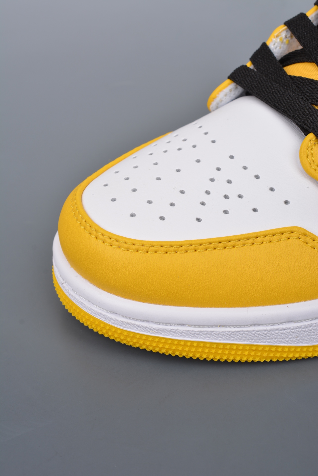 💰公司级200 💰纯原240
Air Jordan 1 Low 市面唯一头层
AJ1乔1低帮休闲板鞋 同步官方配色
市场唯一独家头层皮打造 原鞋原档案开发
原厂皮料 原档冲孔鞋头 正确满胶鞋垫 四线拉帮 原厂织唛标 鞋舌高弹海绵填充。
官方货号:553560 701B
Size:35.5 36 36.5 37.5 38 38.5 39 40 40.5 41 42 42.5 43 44 44.5 45 46
耐克 阿迪达斯 三叶草 椰子350 v2 sb dunk 古驰脏脏鞋 麦昆 匡威1970s 万斯 vans 范斯 新百伦 乔丹 air jordan asics亚瑟士 斯凯奇 斐乐 彪马 锐步 mlb fila 鬼冢虎 莆田鞋 板鞋 樱花粉 af1 高帮 纯白 复古 满天星 解构 鞋盾 小麦色 蓝粉 马卡龙 低帮 独角兽 鸳鸯 联名 童鞋 冰淇淋 骨白冰蓝 白蓝 黑色 小白鞋 电玩像素 黑白 涂鸦 镭射 雾霾 白色 diy 1970s 夜光 大童 泼墨 中帮 黑武士 洛克公园 魔术贴 情侣 经典 四钩 奶咖色 刮刮乐 白丝绸 白银 3m 反光 白绿夜光 白橙双钩 小雏菊 权志龙 白绿橙 off white 飞线 金钩 冰块 小银钩 笑脸 缝线 剪纸 纯黑 蓝丝绸 情人节限定 白金 蓝白 354 黑曜石 熊猫 像素 冰蓝 四小勾 水晶底 寿桃 洞洞鞋 彩虹像素 灰色 air force 1 黑色 拖鞋 aj4 aj35 aj11 篮球鞋 莆田 aj3 aj6 aj13 aj7 童鞋 儿童鞋 aj312 aj36 黑白奥利奥 传奇蓝 aj32 限量版 飞人拖鞋 康扣 熊猫 北卡蓝 low 白水泥 藤原浩 aj34郭艾伦 影子灰 蒂芙尼绿 aj10 倒钩 aj9 冰雪奇缘 黑曜石 aj31 aj270 球鞋 大魔王 冰激凌 樱木花道 热熔岩 迪奥联名 胭脂红 凉鞋 aj15 满天星 水泥灰 芝加哥 鸳鸯 aj28 情侣 aj28 樱花粉 电玩像素 北卡蓝 小迪奥 粉色 樱花粉 电玩像素 烟灰 变色龙 兵马俑 大巴黎 aj16 兔八哥 马卡龙 大学蓝 aj30 黑水泥 白蛇 叶绿素 火影 白水泥 情人节限定 粉蛇 黑红 球鞋gtcut kobe球鞋 zoom kobe 500黑武士 2022r nike星空 gt球鞋 zoom跑鞋 纽巴伦990 nikecourt女鞋 zoom aj1 nb827 斐乐hike nike青花瓷 aj镭射 科6 next跑鞋 宇航员2.0 小白鞋 男鞋 运动鞋 斯凯奇 斐乐 板鞋 aj 彪马 新百伦 亚瑟士 new balance adidas 阿迪达斯 篮球鞋 空军一号 纯白 跑步鞋 vision street wear puma 女运动休闲鞋 nb 情侣鞋 球鞋 dunk 美津浓 欧文7 运动鞋女款跑步鞋 休闲男鞋 aj1 拖鞋 耐克鞋男新款 鞋子 童鞋 男款 飞马 zoom 超级飞马 跑鞋 老爹鞋 air max 儿童鞋子 男士 飞马38 m2k 日落 黑白熊猫 女款 飞马39 男款 阿甘鞋 飞马37 夏季 dunk sb 华夫鞋 凉鞋 开拓者 夏款 毛毛虫 气垫 air zoom 休闲鞋 高帮 帆布鞋 sacai 2022 vapormax 赤足 飞马36 af1 紫葡萄 树莓紫 winflo8 court女鞋 网鞋 zoom 破二 dc0774 拖鞋 superfly 子弹头 dunk黑白熊猫 blazer max270 欧文7 小童鞋 阿尔法 欧文8 登月 星空 莆田 黑武士 airmax97 贝壳头 三叶草 boost forum 椰子鞋 yeezy neo 暗夜精灵 金标 椰子 350 v2 ultraboost 清风 阿尔法 涉水鞋 ub21 ub22 forum84 ub nmd 爆米花 pro2 cut supernova x9000 椰子500 小椰子 forum low 史密斯 椰子700 樱花系列女鞋 新百伦530 327 574 5740 满天星 992 550 990 303 nb2002ra 302 元祖灰 993 990v5 nb300 ms327 580 999 nb327新百伦 新百伦878 nb300 5740奶茶色 m5740nb5740 997 608 452 nbms327 992元祖灰 996 880 低帮 倒钩 aj1 low 北卡蓝 黑曜石 倒钩藤原浩鞋 芝加哥 禁穿 小迪奥aj1 aj1大学蓝 樱花粉 烟灰 闪电倒钩 mid 影子灰 白丝绸 黑红脚趾 黑红 马卡龙 小dior 蒂芙尼绿 黑脚趾 小摩卡 蜘蛛侠 兔八哥 莆田纯原 纯白 中帮 黑粉脚趾 鸳鸯 low摩卡棕 扣碎 倒钩低帮 小闪电 凯尔特人 芝加哥ow联名 灰白 红豆奶茶 叛逆 换底 扣碎篮板 摩卡棕 迪奥联名鞋 皇家蓝 低帮女鞋倒钩白棕 泡泡糖 黑粉脚趾 北卡蓝低帮 黑绿脚趾 影子灰 蒂芙尼绿 黑脚趾 浆果粉 扣碎篮板 鸳鸯 冰淇淋 白丝绸 激光蓝 offwhite联名 黑粉脚趾 蓝 水洗丹宁 情人节 午夜蓝 凯尔特人 泡泡糖 男鞋 女鞋 夏季 儿童 拖鞋 小众鞋 篮球鞋 凉鞋 运动鞋 跑步鞋 童鞋 板鞋 日落 足球鞋 小白鞋 跑鞋 老爹鞋 zoom 超级飞马 36 37 38 sb dunk 鞋子 新款 m2k air max 薄款 赤足5.0 星空 登月 vapormax 超轻 网鞋 气垫鞋 阿甘鞋 休闲鞋 47 blazer 高帮 樱花粉 free vaporfly 情侣 子弹头 华夫鞋 欧文7 lebron18 joyride fly3 max270 杜兰特5 毛毛虫 黑武士 限量版 忍者 马拉松 winflo7 kyrie7 ep 莆田鞋 板鞋 樱花粉 af1 高帮 纯白 复古 满天星 解构 鞋盾 小麦色 蓝粉 马卡龙 低帮 独角兽 鸳鸯 联名 童鞋 冰淇淋 骨白冰蓝 白蓝 黑色 小白鞋 电玩像素 黑白 涂鸦 镭射 雾霾 白色 diy 夜光 大童 泼墨 中帮 黑武士 洛克公园 魔术贴 情侣 经典 四钩 奶咖色 刮刮乐 白丝绸 白银 3m 反光 白绿夜光 白橙双钩 小雏菊 权志龙 白绿橙 off white 飞线 金钩 冰块 小银钩 笑脸 缝线 剪纸 纯黑 蓝丝绸 情人节限定 白金 蓝白 354 黑曜石 熊猫 像素 冰蓝 四小勾 水晶底 寿桃 洞洞鞋 彩虹像素 灰色 air force 1 黑色 拖鞋 aj4 aj35 aj11 篮球鞋 莆田 aj3 aj6 aj13 aj7 童鞋 儿童鞋 aj312 aj36 黑白奥利奥 德训 aj32 限量版 飞人拖鞋 康扣 熊猫 北卡蓝 low 白水泥 藤原浩 aj34郭艾伦 影子灰 aj10 倒钩 aj9 冰雪奇缘 黑曜石 aj31 aj270 球鞋 samba gazelle