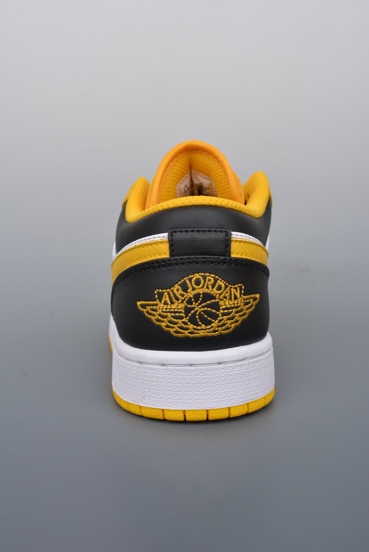 💰公司级200 💰纯原240
Air Jordan 1 Low 市面唯一头层
AJ1乔1低帮休闲板鞋 同步官方配色
市场唯一独家头层皮打造 原鞋原档案开发
原厂皮料 原档冲孔鞋头 正确满胶鞋垫 四线拉帮 原厂织唛标 鞋舌高弹海绵填充。
官方货号:553560 701B
Size:35.5 36 36.5 37.5 38 38.5 39 40 40.5 41 42 42.5 43 44 44.5 45 46
耐克 阿迪达斯 三叶草 椰子350 v2 sb dunk 古驰脏脏鞋 麦昆 匡威1970s 万斯 vans 范斯 新百伦 乔丹 air jordan asics亚瑟士 斯凯奇 斐乐 彪马 锐步 mlb fila 鬼冢虎 莆田鞋 板鞋 樱花粉 af1 高帮 纯白 复古 满天星 解构 鞋盾 小麦色 蓝粉 马卡龙 低帮 独角兽 鸳鸯 联名 童鞋 冰淇淋 骨白冰蓝 白蓝 黑色 小白鞋 电玩像素 黑白 涂鸦 镭射 雾霾 白色 diy 1970s 夜光 大童 泼墨 中帮 黑武士 洛克公园 魔术贴 情侣 经典 四钩 奶咖色 刮刮乐 白丝绸 白银 3m 反光 白绿夜光 白橙双钩 小雏菊 权志龙 白绿橙 off white 飞线 金钩 冰块 小银钩 笑脸 缝线 剪纸 纯黑 蓝丝绸 情人节限定 白金 蓝白 354 黑曜石 熊猫 像素 冰蓝 四小勾 水晶底 寿桃 洞洞鞋 彩虹像素 灰色 air force 1 黑色 拖鞋 aj4 aj35 aj11 篮球鞋 莆田 aj3 aj6 aj13 aj7 童鞋 儿童鞋 aj312 aj36 黑白奥利奥 传奇蓝 aj32 限量版 飞人拖鞋 康扣 熊猫 北卡蓝 low 白水泥 藤原浩 aj34郭艾伦 影子灰 蒂芙尼绿 aj10 倒钩 aj9 冰雪奇缘 黑曜石 aj31 aj270 球鞋 大魔王 冰激凌 樱木花道 热熔岩 迪奥联名 胭脂红 凉鞋 aj15 满天星 水泥灰 芝加哥 鸳鸯 aj28 情侣 aj28 樱花粉 电玩像素 北卡蓝 小迪奥 粉色 樱花粉 电玩像素 烟灰 变色龙 兵马俑 大巴黎 aj16 兔八哥 马卡龙 大学蓝 aj30 黑水泥 白蛇 叶绿素 火影 白水泥 情人节限定 粉蛇 黑红 球鞋gtcut kobe球鞋 zoom kobe 500黑武士 2022r nike星空 gt球鞋 zoom跑鞋 纽巴伦990 nikecourt女鞋 zoom aj1 nb827 斐乐hike nike青花瓷 aj镭射 科6 next跑鞋 宇航员2.0 小白鞋 男鞋 运动鞋 斯凯奇 斐乐 板鞋 aj 彪马 新百伦 亚瑟士 new balance adidas 阿迪达斯 篮球鞋 空军一号 纯白 跑步鞋 vision street wear puma 女运动休闲鞋 nb 情侣鞋 球鞋 dunk 美津浓 欧文7 运动鞋女款跑步鞋 休闲男鞋 aj1 拖鞋 耐克鞋男新款 鞋子 童鞋 男款 飞马 zoom 超级飞马 跑鞋 老爹鞋 air max 儿童鞋子 男士 飞马38 m2k 日落 黑白熊猫 女款 飞马39 男款 阿甘鞋 飞马37 夏季 dunk sb 华夫鞋 凉鞋 开拓者 夏款 毛毛虫 气垫 air zoom 休闲鞋 高帮 帆布鞋 sacai 2022 vapormax 赤足 飞马36 af1 紫葡萄 树莓紫 winflo8 court女鞋 网鞋 zoom 破二 dc0774 拖鞋 superfly 子弹头 dunk黑白熊猫 blazer max270 欧文7 小童鞋 阿尔法 欧文8 登月 星空 莆田 黑武士 airmax97 贝壳头 三叶草 boost forum 椰子鞋 yeezy neo 暗夜精灵 金标 椰子 350 v2 ultraboost 清风 阿尔法 涉水鞋 ub21 ub22 forum84 ub nmd 爆米花 pro2 cut supernova x9000 椰子500 小椰子 forum low 史密斯 椰子700 樱花系列女鞋 新百伦530 327 574 5740 满天星 992 550 990 303 nb2002ra 302 元祖灰 993 990v5 nb300 ms327 580 999 nb327新百伦 新百伦878 nb300 5740奶茶色 m5740nb5740 997 608 452 nbms327 992元祖灰 996 880 低帮 倒钩 aj1 low 北卡蓝 黑曜石 倒钩藤原浩鞋 芝加哥 禁穿 小迪奥aj1 aj1大学蓝 樱花粉 烟灰 闪电倒钩 mid 影子灰 白丝绸 黑红脚趾 黑红 马卡龙 小dior 蒂芙尼绿 黑脚趾 小摩卡 蜘蛛侠 兔八哥 莆田纯原 纯白 中帮 黑粉脚趾 鸳鸯 low摩卡棕 扣碎 倒钩低帮 小闪电 凯尔特人 芝加哥ow联名 灰白 红豆奶茶 叛逆 换底 扣碎篮板 摩卡棕 迪奥联名鞋 皇家蓝 低帮女鞋倒钩白棕 泡泡糖 黑粉脚趾 北卡蓝低帮 黑绿脚趾 影子灰 蒂芙尼绿 黑脚趾 浆果粉 扣碎篮板 鸳鸯 冰淇淋 白丝绸 激光蓝 offwhite联名 黑粉脚趾 蓝 水洗丹宁 情人节 午夜蓝 凯尔特人 泡泡糖 男鞋 女鞋 夏季 儿童 拖鞋 小众鞋 篮球鞋 凉鞋 运动鞋 跑步鞋 童鞋 板鞋 日落 足球鞋 小白鞋 跑鞋 老爹鞋 zoom 超级飞马 36 37 38 sb dunk 鞋子 新款 m2k air max 薄款 赤足5.0 星空 登月 vapormax 超轻 网鞋 气垫鞋 阿甘鞋 休闲鞋 47 blazer 高帮 樱花粉 free vaporfly 情侣 子弹头 华夫鞋 欧文7 lebron18 joyride fly3 max270 杜兰特5 毛毛虫 黑武士 限量版 忍者 马拉松 winflo7 kyrie7 ep 莆田鞋 板鞋 樱花粉 af1 高帮 纯白 复古 满天星 解构 鞋盾 小麦色 蓝粉 马卡龙 低帮 独角兽 鸳鸯 联名 童鞋 冰淇淋 骨白冰蓝 白蓝 黑色 小白鞋 电玩像素 黑白 涂鸦 镭射 雾霾 白色 diy 夜光 大童 泼墨 中帮 黑武士 洛克公园 魔术贴 情侣 经典 四钩 奶咖色 刮刮乐 白丝绸 白银 3m 反光 白绿夜光 白橙双钩 小雏菊 权志龙 白绿橙 off white 飞线 金钩 冰块 小银钩 笑脸 缝线 剪纸 纯黑 蓝丝绸 情人节限定 白金 蓝白 354 黑曜石 熊猫 像素 冰蓝 四小勾 水晶底 寿桃 洞洞鞋 彩虹像素 灰色 air force 1 黑色 拖鞋 aj4 aj35 aj11 篮球鞋 莆田 aj3 aj6 aj13 aj7 童鞋 儿童鞋 aj312 aj36 黑白奥利奥 德训 aj32 限量版 飞人拖鞋 康扣 熊猫 北卡蓝 low 白水泥 藤原浩 aj34郭艾伦 影子灰 aj10 倒钩 aj9 冰雪奇缘 黑曜石 aj31 aj270 球鞋 samba gazelle