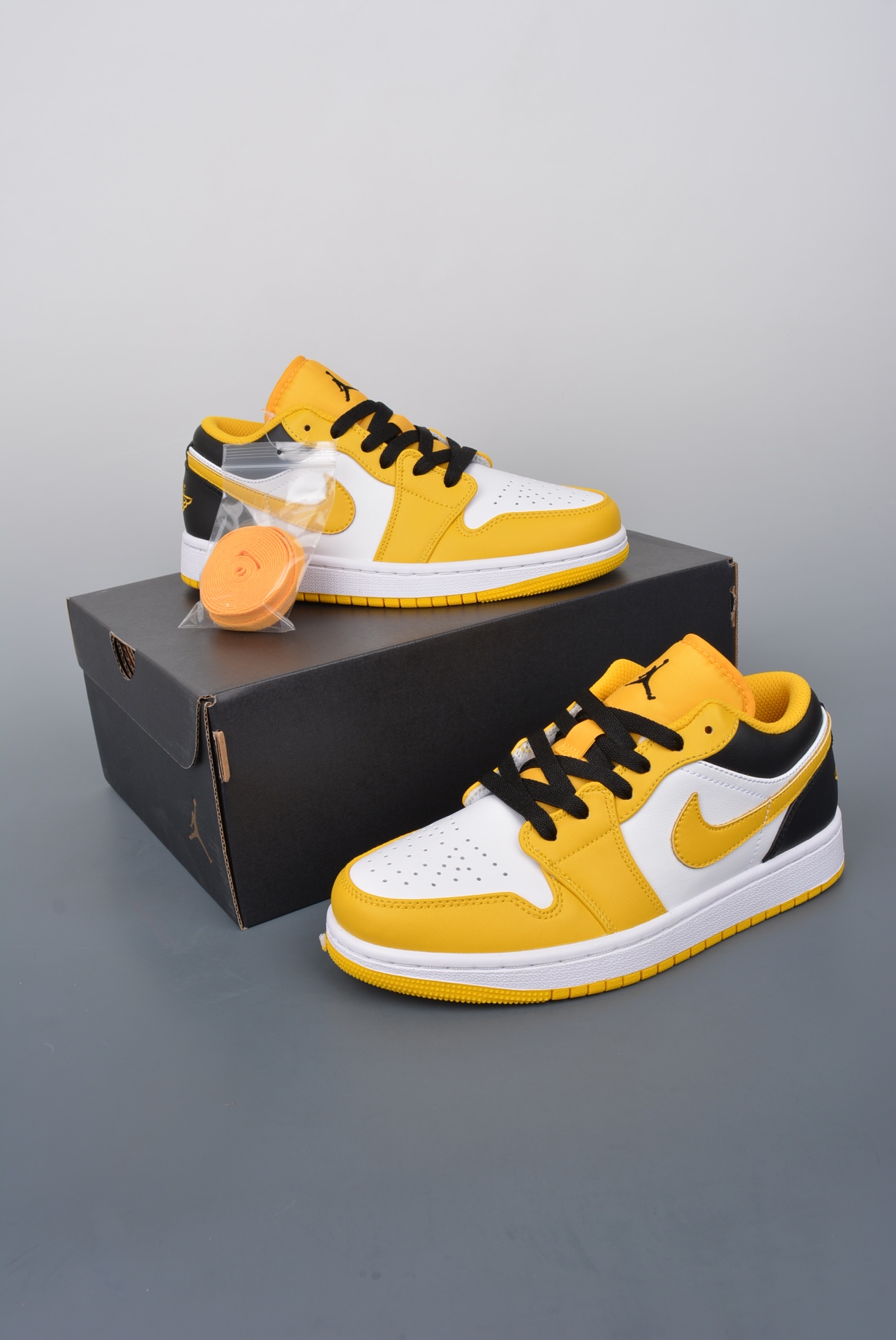 💰公司级200 💰纯原240
Air Jordan 1 Low 市面唯一头层
AJ1乔1低帮休闲板鞋 同步官方配色
市场唯一独家头层皮打造 原鞋原档案开发
原厂皮料 原档冲孔鞋头 正确满胶鞋垫 四线拉帮 原厂织唛标 鞋舌高弹海绵填充。
官方货号:553560 701B
Size:35.5 36 36.5 37.5 38 38.5 39 40 40.5 41 42 42.5 43 44 44.5 45 46
耐克 阿迪达斯 三叶草 椰子350 v2 sb dunk 古驰脏脏鞋 麦昆 匡威1970s 万斯 vans 范斯 新百伦 乔丹 air jordan asics亚瑟士 斯凯奇 斐乐 彪马 锐步 mlb fila 鬼冢虎 莆田鞋 板鞋 樱花粉 af1 高帮 纯白 复古 满天星 解构 鞋盾 小麦色 蓝粉 马卡龙 低帮 独角兽 鸳鸯 联名 童鞋 冰淇淋 骨白冰蓝 白蓝 黑色 小白鞋 电玩像素 黑白 涂鸦 镭射 雾霾 白色 diy 1970s 夜光 大童 泼墨 中帮 黑武士 洛克公园 魔术贴 情侣 经典 四钩 奶咖色 刮刮乐 白丝绸 白银 3m 反光 白绿夜光 白橙双钩 小雏菊 权志龙 白绿橙 off white 飞线 金钩 冰块 小银钩 笑脸 缝线 剪纸 纯黑 蓝丝绸 情人节限定 白金 蓝白 354 黑曜石 熊猫 像素 冰蓝 四小勾 水晶底 寿桃 洞洞鞋 彩虹像素 灰色 air force 1 黑色 拖鞋 aj4 aj35 aj11 篮球鞋 莆田 aj3 aj6 aj13 aj7 童鞋 儿童鞋 aj312 aj36 黑白奥利奥 传奇蓝 aj32 限量版 飞人拖鞋 康扣 熊猫 北卡蓝 low 白水泥 藤原浩 aj34郭艾伦 影子灰 蒂芙尼绿 aj10 倒钩 aj9 冰雪奇缘 黑曜石 aj31 aj270 球鞋 大魔王 冰激凌 樱木花道 热熔岩 迪奥联名 胭脂红 凉鞋 aj15 满天星 水泥灰 芝加哥 鸳鸯 aj28 情侣 aj28 樱花粉 电玩像素 北卡蓝 小迪奥 粉色 樱花粉 电玩像素 烟灰 变色龙 兵马俑 大巴黎 aj16 兔八哥 马卡龙 大学蓝 aj30 黑水泥 白蛇 叶绿素 火影 白水泥 情人节限定 粉蛇 黑红 球鞋gtcut kobe球鞋 zoom kobe 500黑武士 2022r nike星空 gt球鞋 zoom跑鞋 纽巴伦990 nikecourt女鞋 zoom aj1 nb827 斐乐hike nike青花瓷 aj镭射 科6 next跑鞋 宇航员2.0 小白鞋 男鞋 运动鞋 斯凯奇 斐乐 板鞋 aj 彪马 新百伦 亚瑟士 new balance adidas 阿迪达斯 篮球鞋 空军一号 纯白 跑步鞋 vision street wear puma 女运动休闲鞋 nb 情侣鞋 球鞋 dunk 美津浓 欧文7 运动鞋女款跑步鞋 休闲男鞋 aj1 拖鞋 耐克鞋男新款 鞋子 童鞋 男款 飞马 zoom 超级飞马 跑鞋 老爹鞋 air max 儿童鞋子 男士 飞马38 m2k 日落 黑白熊猫 女款 飞马39 男款 阿甘鞋 飞马37 夏季 dunk sb 华夫鞋 凉鞋 开拓者 夏款 毛毛虫 气垫 air zoom 休闲鞋 高帮 帆布鞋 sacai 2022 vapormax 赤足 飞马36 af1 紫葡萄 树莓紫 winflo8 court女鞋 网鞋 zoom 破二 dc0774 拖鞋 superfly 子弹头 dunk黑白熊猫 blazer max270 欧文7 小童鞋 阿尔法 欧文8 登月 星空 莆田 黑武士 airmax97 贝壳头 三叶草 boost forum 椰子鞋 yeezy neo 暗夜精灵 金标 椰子 350 v2 ultraboost 清风 阿尔法 涉水鞋 ub21 ub22 forum84 ub nmd 爆米花 pro2 cut supernova x9000 椰子500 小椰子 forum low 史密斯 椰子700 樱花系列女鞋 新百伦530 327 574 5740 满天星 992 550 990 303 nb2002ra 302 元祖灰 993 990v5 nb300 ms327 580 999 nb327新百伦 新百伦878 nb300 5740奶茶色 m5740nb5740 997 608 452 nbms327 992元祖灰 996 880 低帮 倒钩 aj1 low 北卡蓝 黑曜石 倒钩藤原浩鞋 芝加哥 禁穿 小迪奥aj1 aj1大学蓝 樱花粉 烟灰 闪电倒钩 mid 影子灰 白丝绸 黑红脚趾 黑红 马卡龙 小dior 蒂芙尼绿 黑脚趾 小摩卡 蜘蛛侠 兔八哥 莆田纯原 纯白 中帮 黑粉脚趾 鸳鸯 low摩卡棕 扣碎 倒钩低帮 小闪电 凯尔特人 芝加哥ow联名 灰白 红豆奶茶 叛逆 换底 扣碎篮板 摩卡棕 迪奥联名鞋 皇家蓝 低帮女鞋倒钩白棕 泡泡糖 黑粉脚趾 北卡蓝低帮 黑绿脚趾 影子灰 蒂芙尼绿 黑脚趾 浆果粉 扣碎篮板 鸳鸯 冰淇淋 白丝绸 激光蓝 offwhite联名 黑粉脚趾 蓝 水洗丹宁 情人节 午夜蓝 凯尔特人 泡泡糖 男鞋 女鞋 夏季 儿童 拖鞋 小众鞋 篮球鞋 凉鞋 运动鞋 跑步鞋 童鞋 板鞋 日落 足球鞋 小白鞋 跑鞋 老爹鞋 zoom 超级飞马 36 37 38 sb dunk 鞋子 新款 m2k air max 薄款 赤足5.0 星空 登月 vapormax 超轻 网鞋 气垫鞋 阿甘鞋 休闲鞋 47 blazer 高帮 樱花粉 free vaporfly 情侣 子弹头 华夫鞋 欧文7 lebron18 joyride fly3 max270 杜兰特5 毛毛虫 黑武士 限量版 忍者 马拉松 winflo7 kyrie7 ep 莆田鞋 板鞋 樱花粉 af1 高帮 纯白 复古 满天星 解构 鞋盾 小麦色 蓝粉 马卡龙 低帮 独角兽 鸳鸯 联名 童鞋 冰淇淋 骨白冰蓝 白蓝 黑色 小白鞋 电玩像素 黑白 涂鸦 镭射 雾霾 白色 diy 夜光 大童 泼墨 中帮 黑武士 洛克公园 魔术贴 情侣 经典 四钩 奶咖色 刮刮乐 白丝绸 白银 3m 反光 白绿夜光 白橙双钩 小雏菊 权志龙 白绿橙 off white 飞线 金钩 冰块 小银钩 笑脸 缝线 剪纸 纯黑 蓝丝绸 情人节限定 白金 蓝白 354 黑曜石 熊猫 像素 冰蓝 四小勾 水晶底 寿桃 洞洞鞋 彩虹像素 灰色 air force 1 黑色 拖鞋 aj4 aj35 aj11 篮球鞋 莆田 aj3 aj6 aj13 aj7 童鞋 儿童鞋 aj312 aj36 黑白奥利奥 德训 aj32 限量版 飞人拖鞋 康扣 熊猫 北卡蓝 low 白水泥 藤原浩 aj34郭艾伦 影子灰 aj10 倒钩 aj9 冰雪奇缘 黑曜石 aj31 aj270 球鞋 samba gazelle