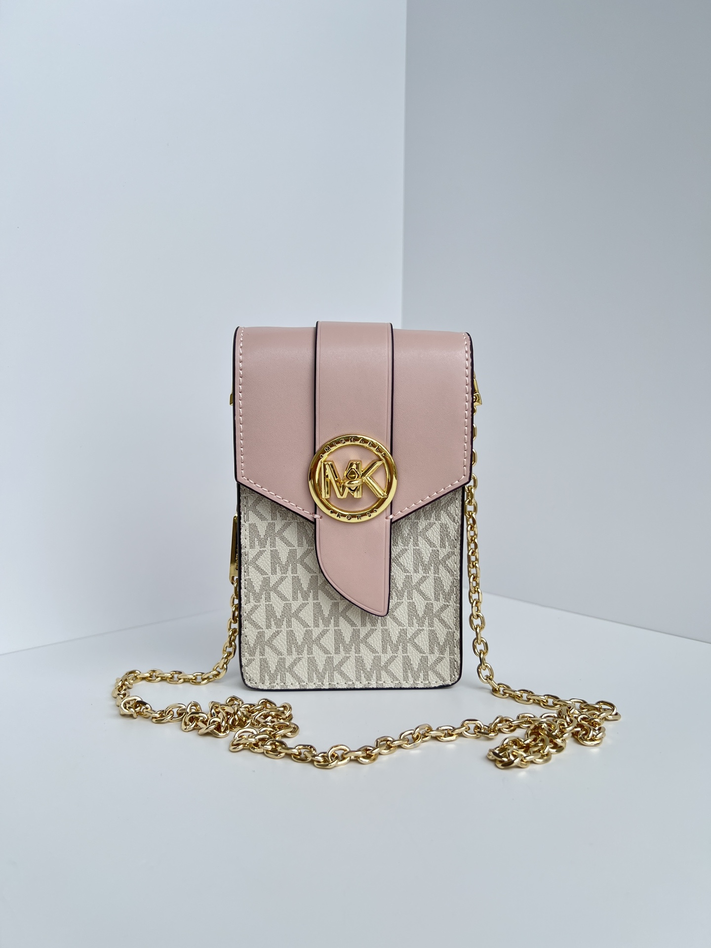 Michael Kors Mk Charm 小号链条手机包 翻盖设计 搭配金属细链条 小巧包身可以容纳您的手机等随身小物