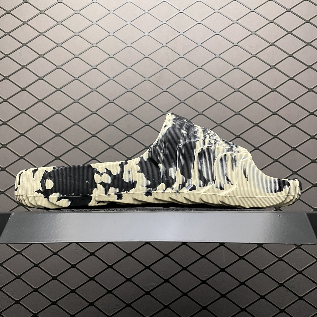 阿迪 Adilette 22 夏季新款3D打印沙滩休闲拖鞋 GX6947 整体造型从视觉上带来舒适感的同时 亦能满足多种风格的搭配 尺码:36 3