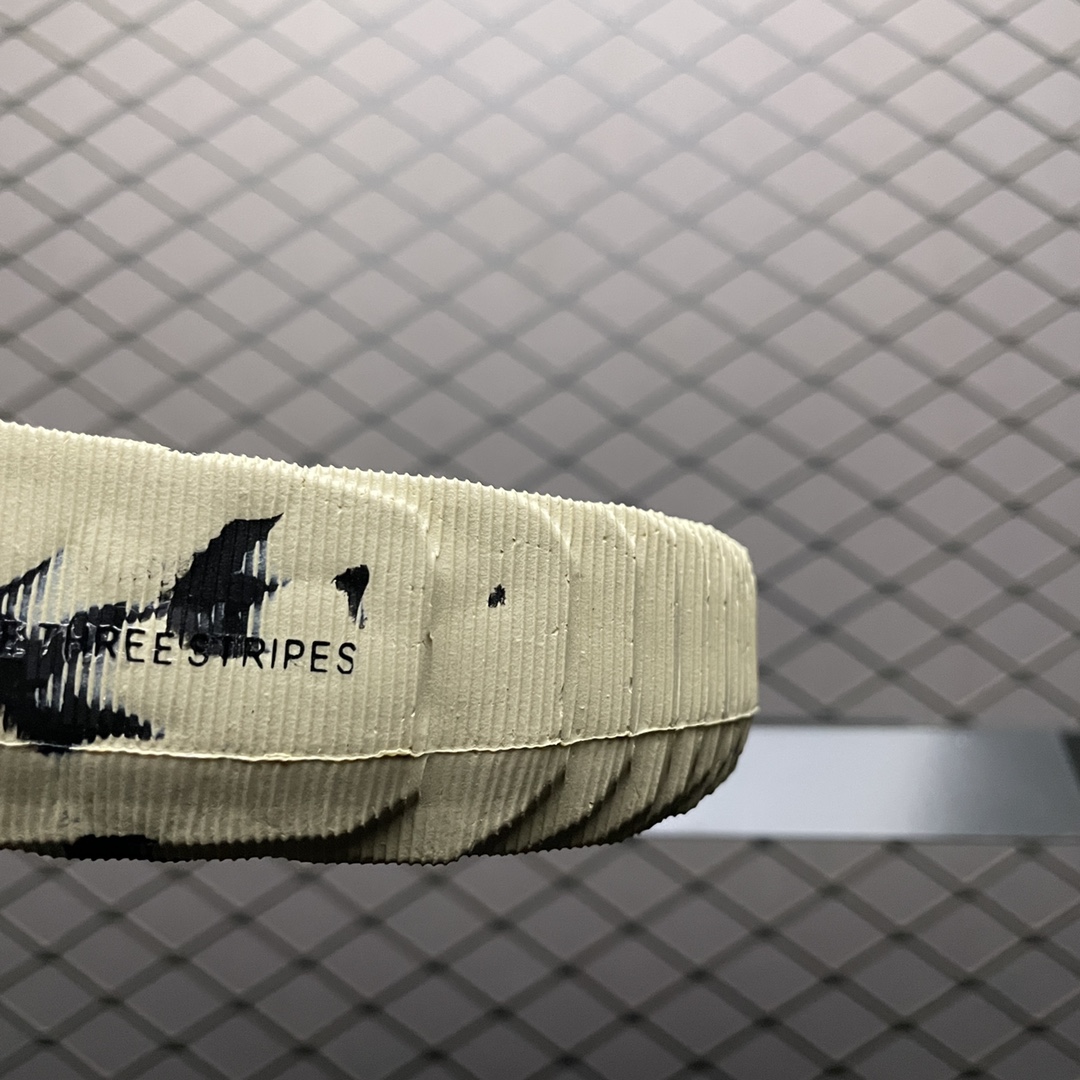 阿迪 Adilette 22 夏季新款3D打印沙滩休闲拖鞋 GX6947 整体造型从视觉上带来舒适感的同时 亦能满足多种风格的搭配 尺码:36 4