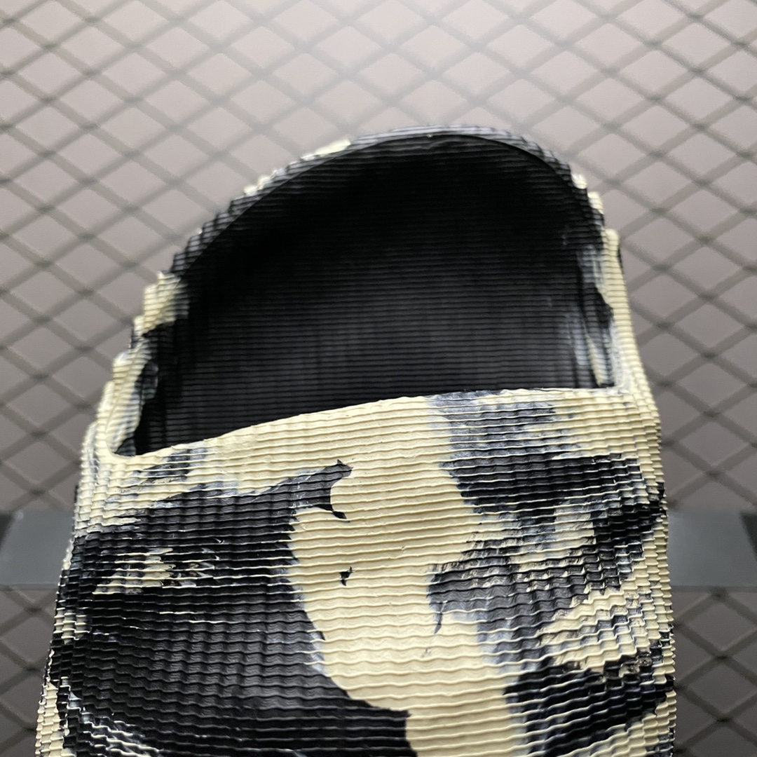 阿迪 Adilette 22 夏季新款3D打印沙滩休闲拖鞋 GX6947 整体造型从视觉上带来舒适感的同时 亦能满足多种风格的搭配 尺码:36 7