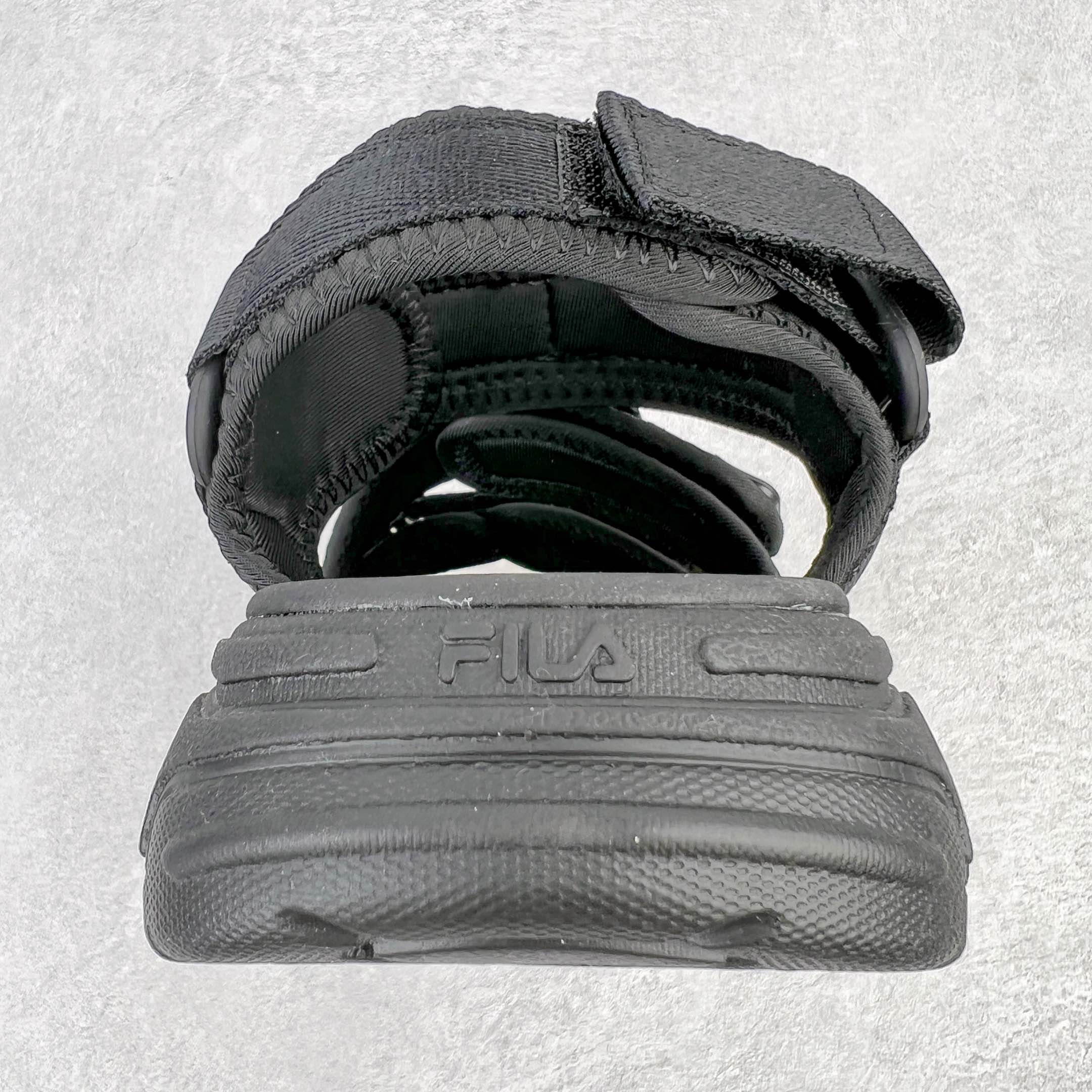 图片[8]-零售💰160 ＃夏日福利‼FILA Fluid Sandal 斐乐运动猫爪凉鞋2022夏季新款沙滩鞋 FUSION 系列传承了 FILA 的百年基因有融入年轻运动及潮流文化 成为引领变革、创新突破的一代 以“1+N” 的跨界合作模式重现经典的同时创造经典 带来最出其不意的跨界合作惊喜 同时FILAFUSION把FILA 的 DNA 融入到定制体验里 你可以随心制造厲于你的产品 FILA FUSION 的鞋家族涵盖了老爹鞋、跑步鞋、网球鞋、季节款 风格复古新潮 满足了时尚人士出行及各类运动的搭配需求 成为当下年轻人筷拥的鞋类品牌之一 FILA FUSION 走进年轻人的世界 通过年轻人运动 街舞 滑板 篮球 展现 FILA FUSION 的潮流态度和年轻文化 FILA FUSION 认为末来属于引领变革、创新突破的年轻一代 让我们一起构成 FILA 未来的蓝图吧 尺码对应库存‼️ 编码：by1936060-运动鞋