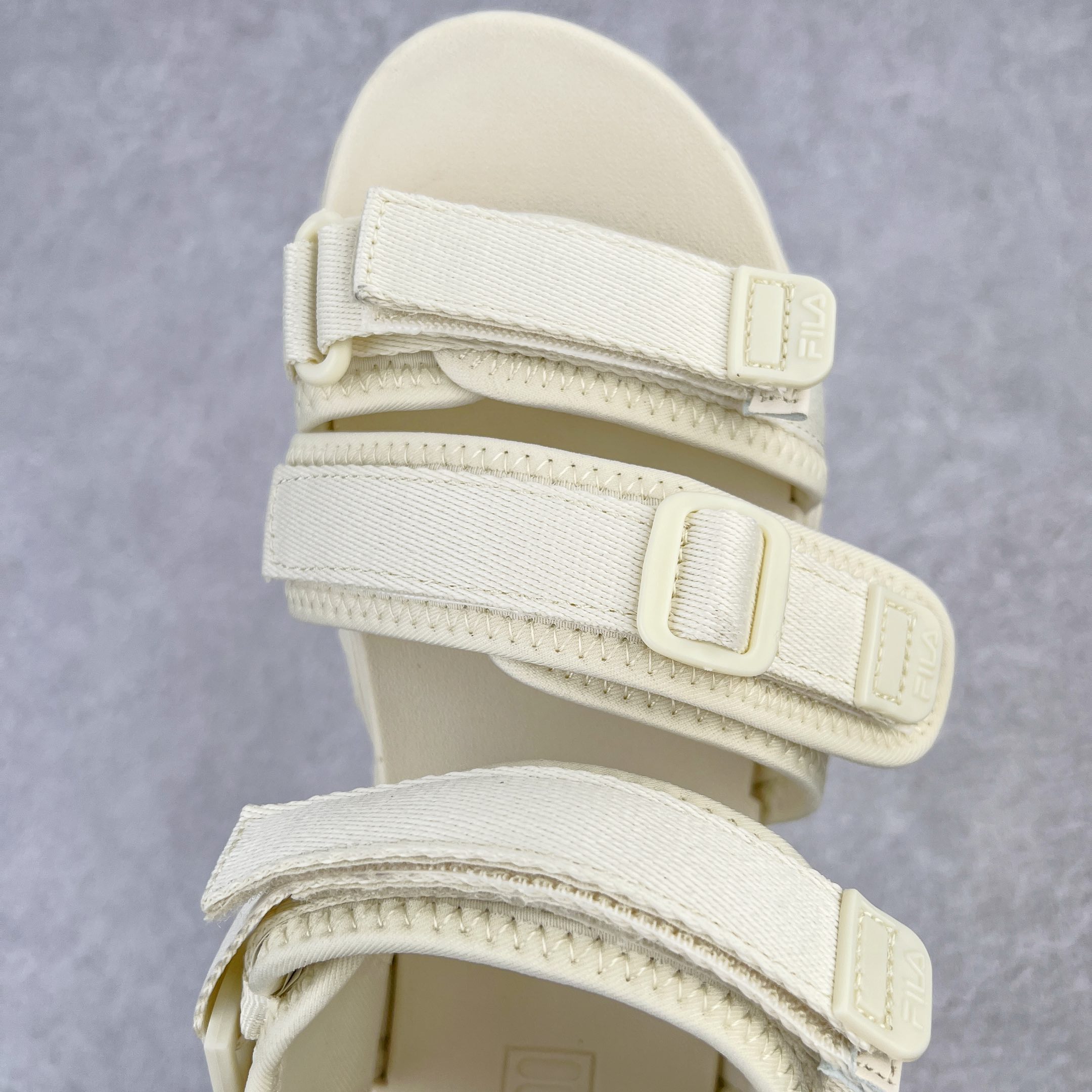 图片[4]-零售💰160 ＃夏日福利‼FILA Fluid Sandal 斐乐运动猫爪凉鞋2022夏季新款沙滩鞋 FUSION 系列传承了 FILA 的百年基因有融入年轻运动及潮流文化 成为引领变革、创新突破的一代 以“1+N” 的跨界合作模式重现经典的同时创造经典 带来最出其不意的跨界合作惊喜 同时FILAFUSION把FILA 的 DNA 融入到定制体验里 你可以随心制造厲于你的产品 FILA FUSION 的鞋家族涵盖了老爹鞋、跑步鞋、网球鞋、季节款 风格复古新潮 满足了时尚人士出行及各类运动的搭配需求 成为当下年轻人筷拥的鞋类品牌之一 FILA FUSION 走进年轻人的世界 通过年轻人运动 街舞 滑板 篮球 展现 FILA FUSION 的潮流态度和年轻文化 FILA FUSION 认为末来属于引领变革、创新突破的年轻一代 让我们一起构成 FILA 未来的蓝图吧 尺码对应库存‼️ 编码：by1936060-运动鞋