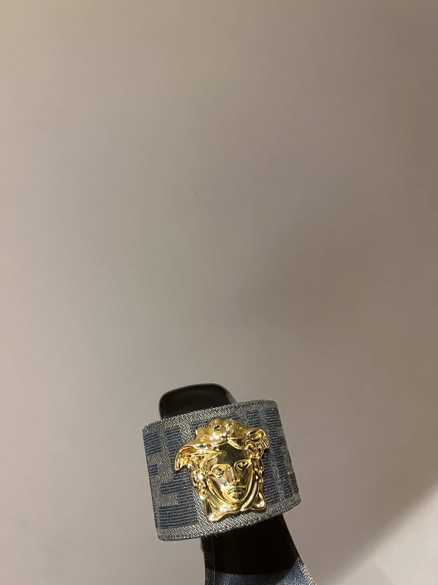 FENDI VERSACE Joint Series: Fashion Collaboration with Iconic Models and Classic Elements - 图片 6